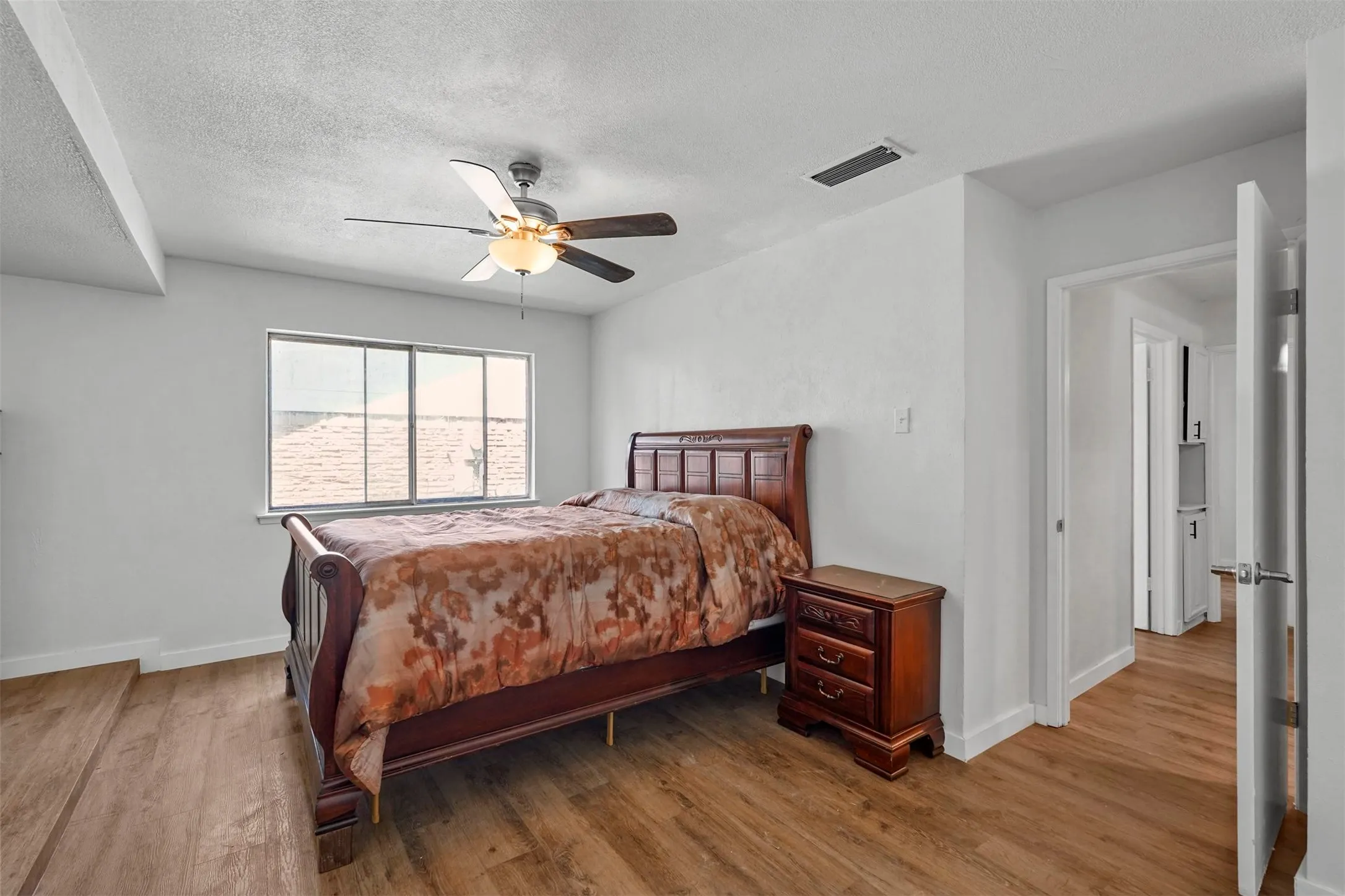 Single Family Residence For Sale in Dallas County , 425 Rollingridge Lane, Garland, Texas 75043, 3 Bedroom, 2 Bathroom, 1 Garage spaces, 1,736 Sqft, built in 1969, mls#21220892, Real Estate Agent in Garland, Homes For Sale in Dallas county, Homes For Sale in Garland, Realtor in Garland Texas, Real Estate Brokerage Independent Realty Texas, Luminita Cordes Realtor