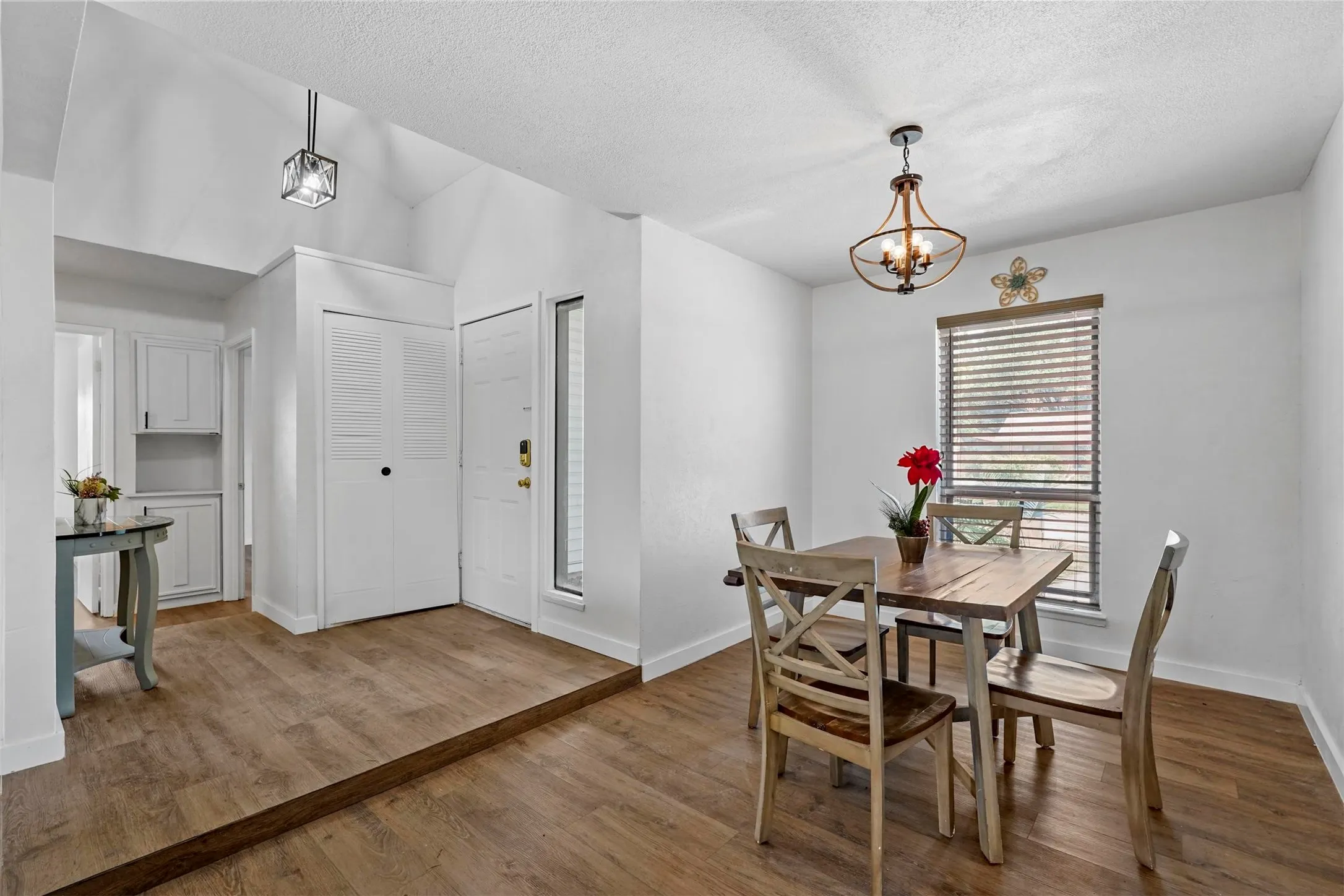 Single Family Residence For Sale in Dallas County , 425 Rollingridge Lane, Garland, Texas 75043, 3 Bedroom, 2 Bathroom, 1 Garage spaces, 1,736 Sqft, built in 1969, mls#21220892, Real Estate Agent in Garland, Homes For Sale in Dallas county, Homes For Sale in Garland, Realtor in Garland Texas, Real Estate Brokerage Independent Realty Texas, Luminita Cordes Realtor