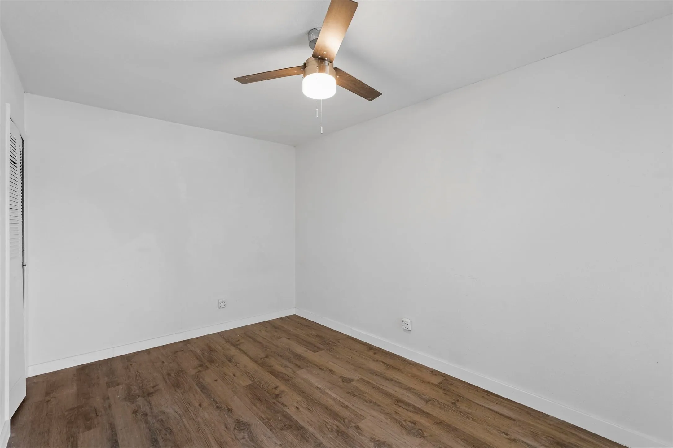 Single Family Residence For Sale in Dallas County , 425 Rollingridge Lane, Garland, Texas 75043, 3 Bedroom, 2 Bathroom, 1 Garage spaces, 1,736 Sqft, built in 1969, mls#21220892, Real Estate Agent in Garland, Homes For Sale in Dallas county, Homes For Sale in Garland, Realtor in Garland Texas, Real Estate Brokerage Independent Realty Texas, Luminita Cordes Realtor
