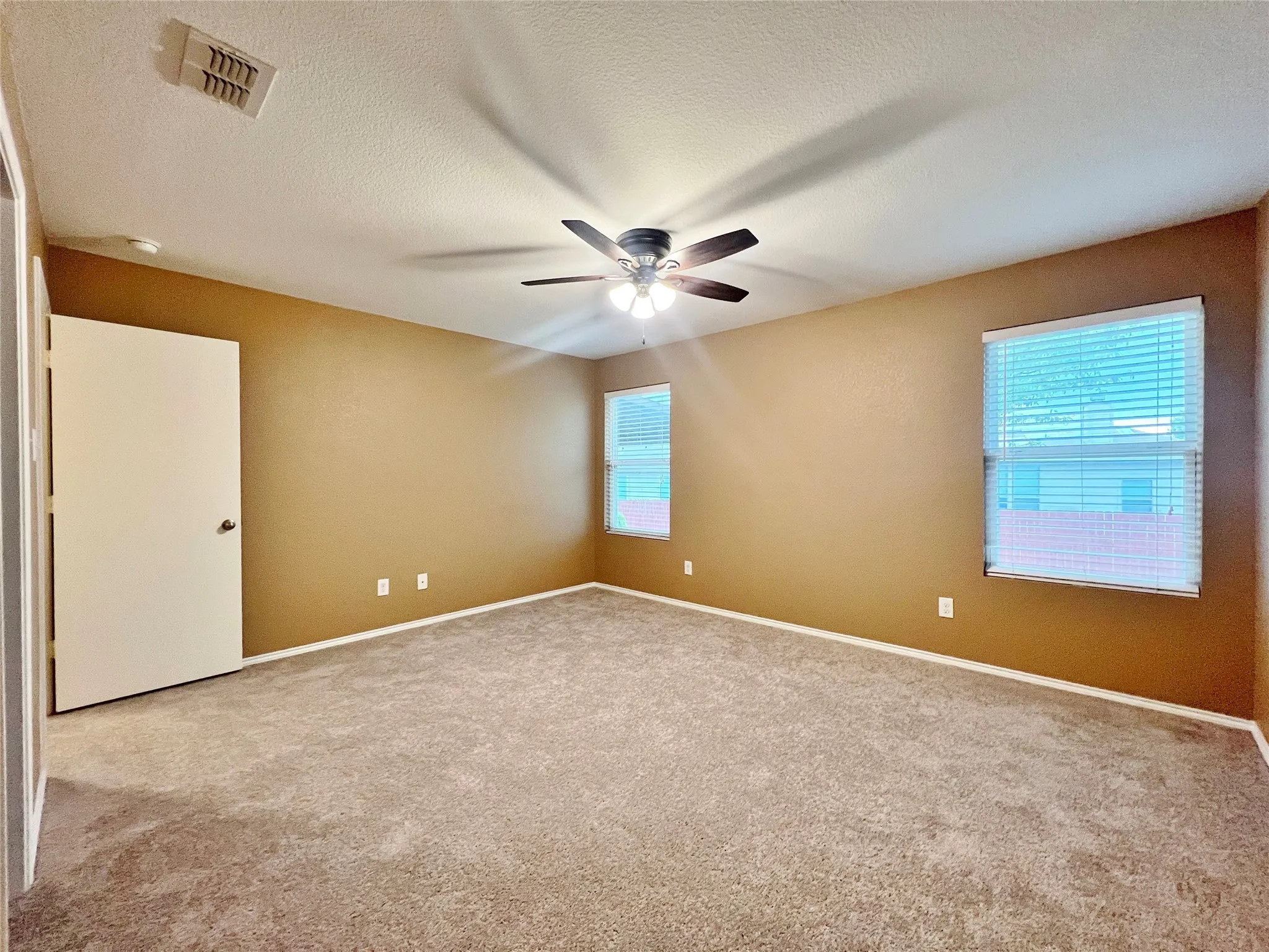 Single Family Residence For Rent in Tarrant County , 9925 Amaryllis Lane, Fort Worth, Texas 76108, 3 Bedroom, 2 Bathroom, 2 Garage spaces, 1,556 Sqft, built in 2015, Preowned, mls#21220984, Real Estate Agent in Fort Worth, Homes For Rent in Tarrant county, Homes For Rent in Fort Worth, Realtor in Fort Worth Texas, Real Estate Brokerage Independent Realty Texas, Luminita Cordes Realtor