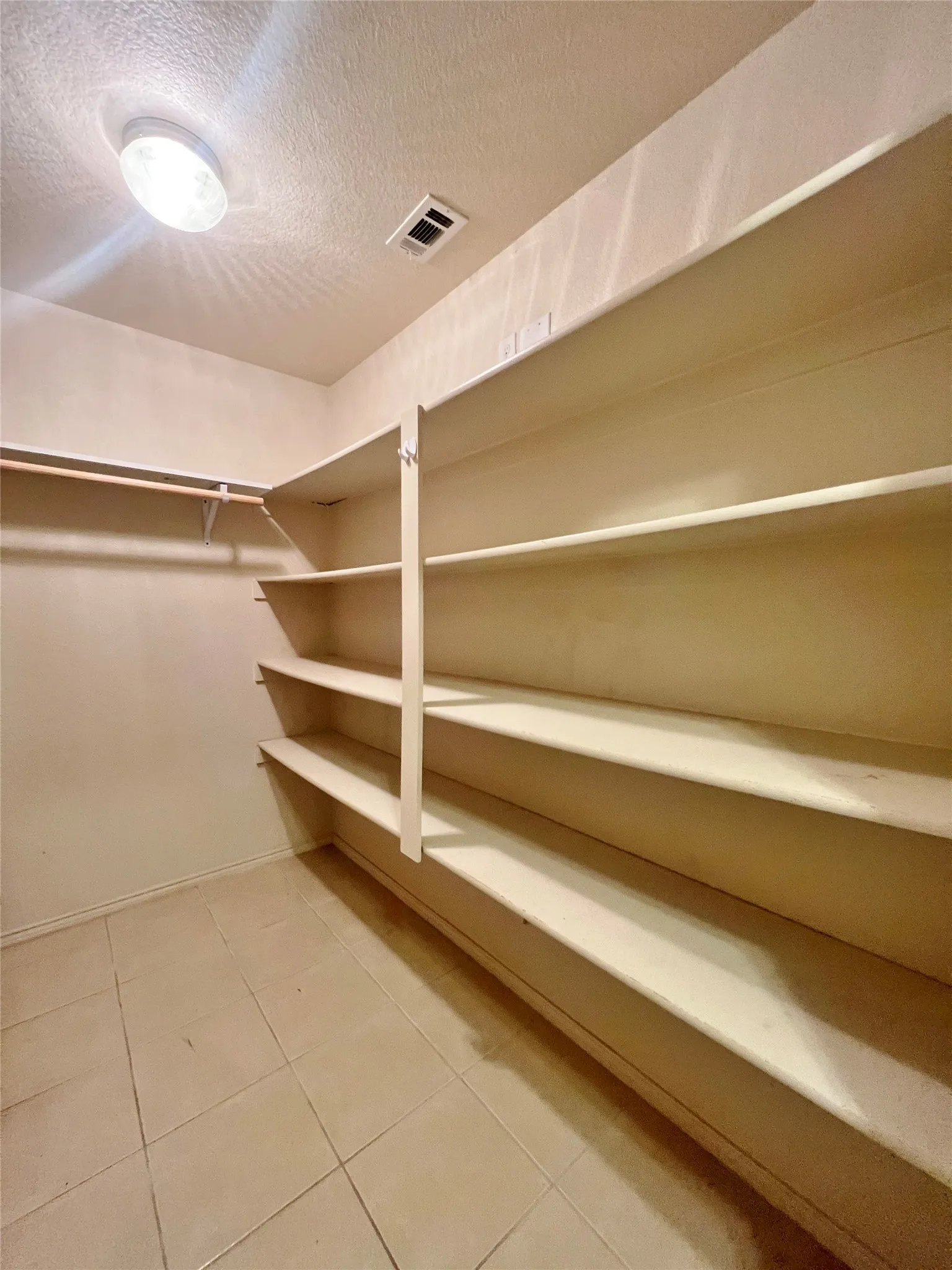 Single Family Residence For Rent in Tarrant County , 9925 Amaryllis Lane, Fort Worth, Texas 76108, 3 Bedroom, 2 Bathroom, 2 Garage spaces, 1,556 Sqft, built in 2015, Preowned, mls#21220984, Real Estate Agent in Fort Worth, Homes For Rent in Tarrant county, Homes For Rent in Fort Worth, Realtor in Fort Worth Texas, Real Estate Brokerage Independent Realty Texas, Luminita Cordes Realtor