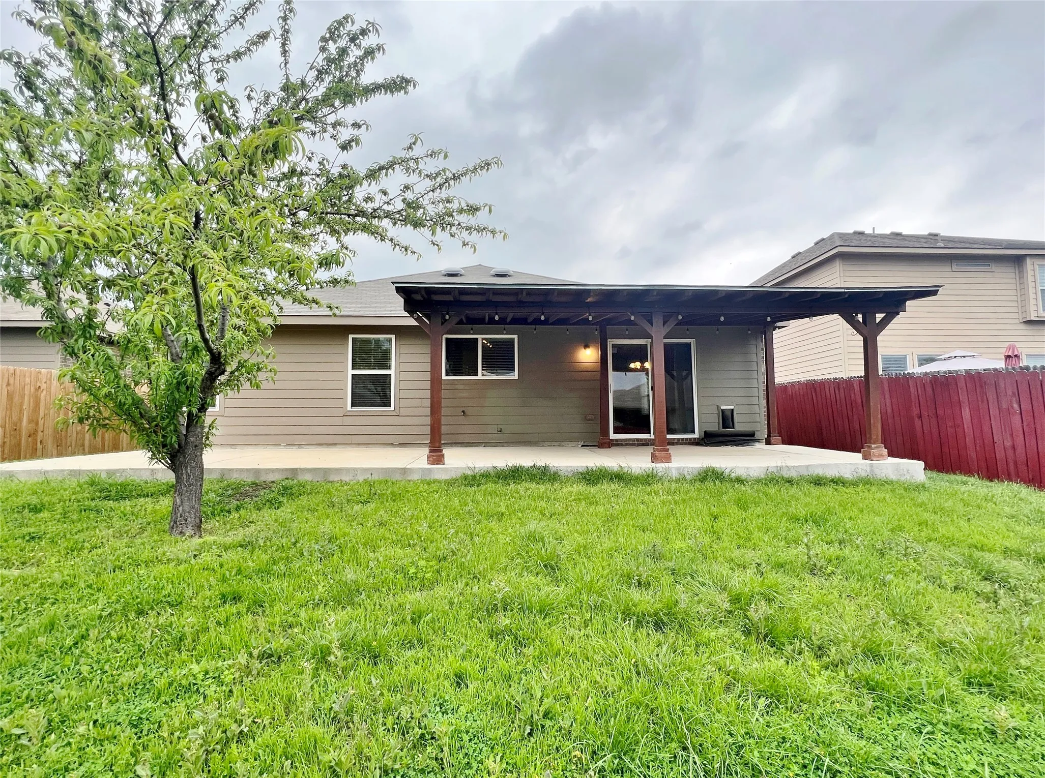 Single Family Residence For Rent in Tarrant County , 9925 Amaryllis Lane, Fort Worth, Texas 76108, 3 Bedroom, 2 Bathroom, 2 Garage spaces, 1,556 Sqft, built in 2015, Preowned, mls#21220984, Real Estate Agent in Fort Worth, Homes For Rent in Tarrant county, Homes For Rent in Fort Worth, Realtor in Fort Worth Texas, Real Estate Brokerage Independent Realty Texas, Luminita Cordes Realtor
