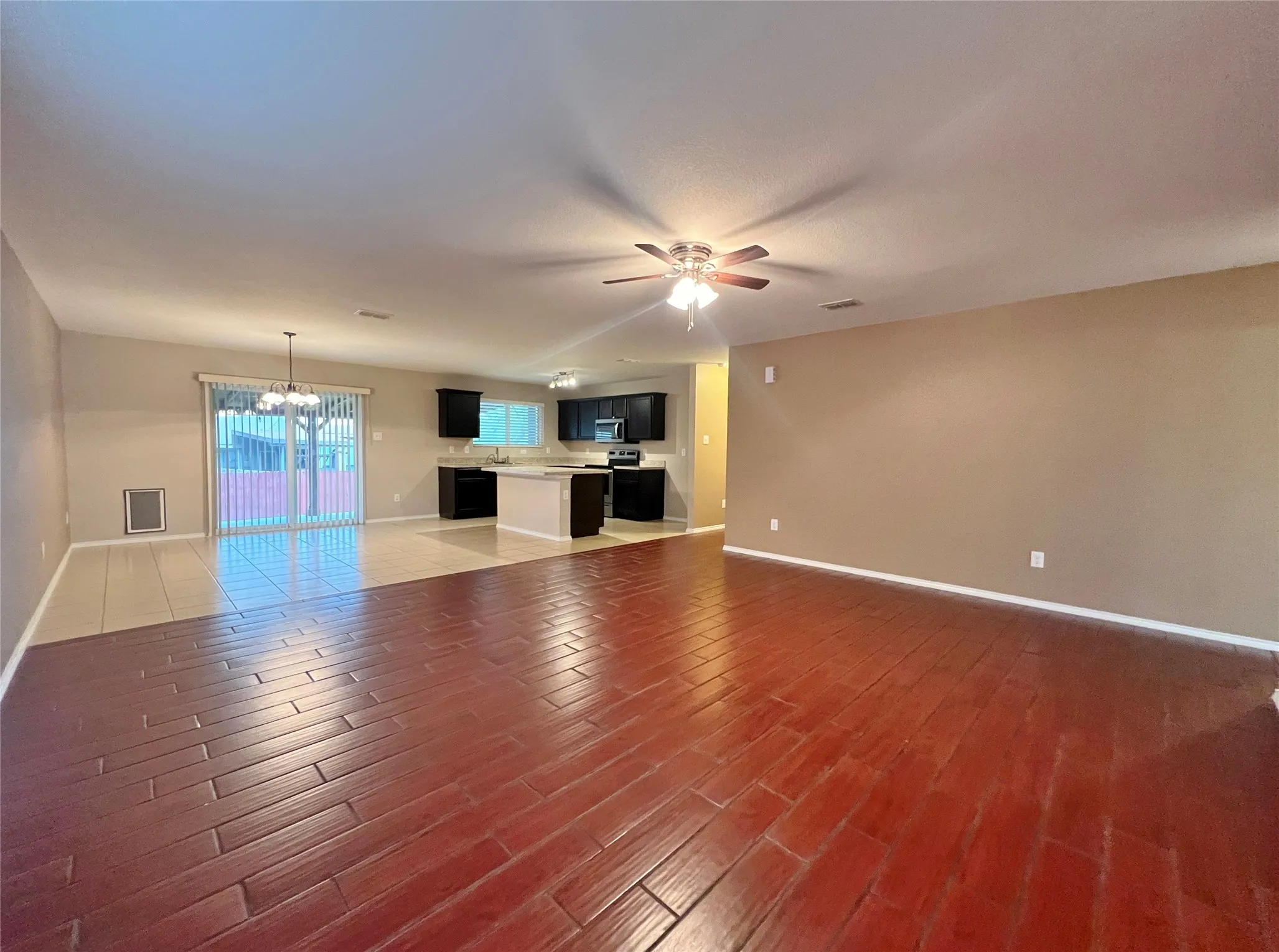 Single Family Residence For Rent in Tarrant County , 9925 Amaryllis Lane, Fort Worth, Texas 76108, 3 Bedroom, 2 Bathroom, 2 Garage spaces, 1,556 Sqft, built in 2015, Preowned, mls#21220984, Real Estate Agent in Fort Worth, Homes For Rent in Tarrant county, Homes For Rent in Fort Worth, Realtor in Fort Worth Texas, Real Estate Brokerage Independent Realty Texas, Luminita Cordes Realtor