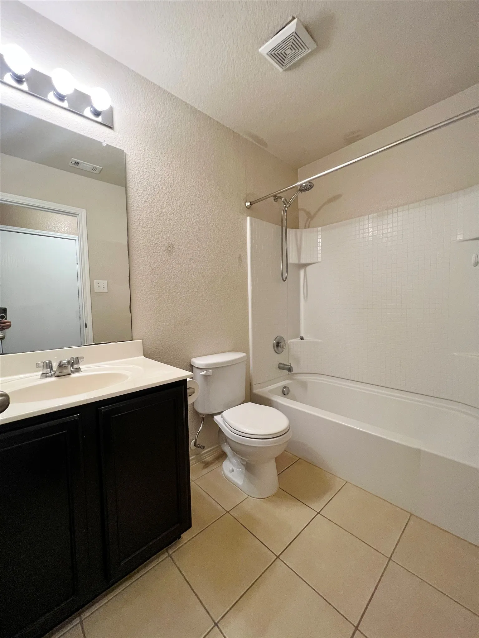 Single Family Residence For Rent in Tarrant County , 9925 Amaryllis Lane, Fort Worth, Texas 76108, 3 Bedroom, 2 Bathroom, 2 Garage spaces, 1,556 Sqft, built in 2015, Preowned, mls#21220984, Real Estate Agent in Fort Worth, Homes For Rent in Tarrant county, Homes For Rent in Fort Worth, Realtor in Fort Worth Texas, Real Estate Brokerage Independent Realty Texas, Luminita Cordes Realtor