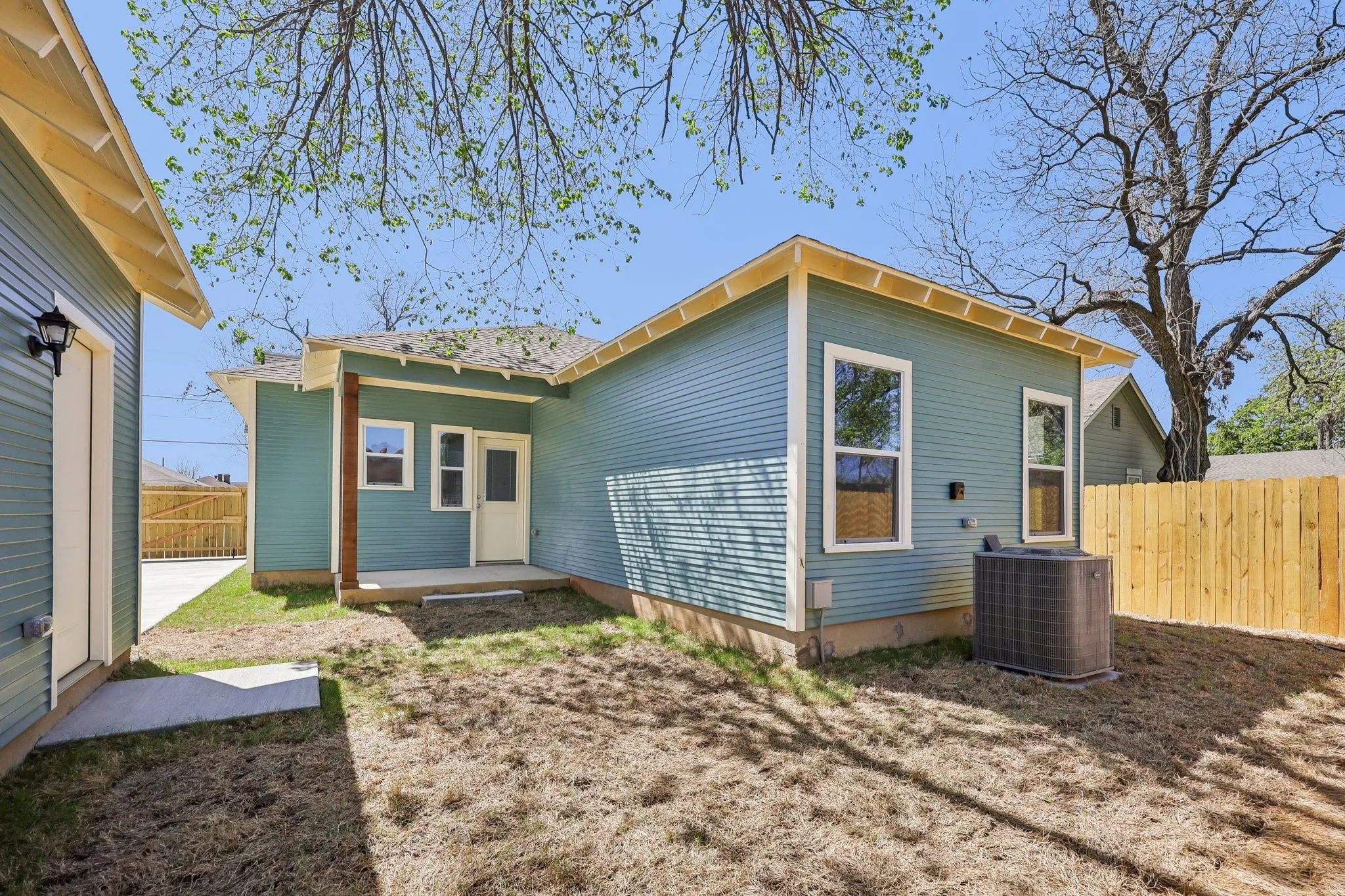 Single Family Residence For Sale in Dallas County , 3514 Dunbar Street, Dallas, Texas 75215, 3 Bedroom, 2 Bathroom, 1 Garage spaces, 1,646 Sqft, built in 2026, New Construction - Complete, Price $325,000, mls#21220561, Real Estate Agent in Dallas, Homes For Sale in Dallas county, Homes For Sale in Dallas, Realtor in Dallas Texas, Real Estate Brokerage Independent Realty Texas, Luminita Cordes Realtor