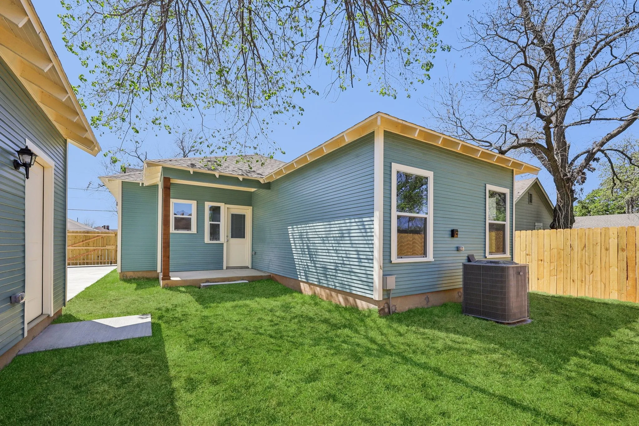 Single Family Residence For Sale in Dallas County , 3514 Dunbar Street, Dallas, Texas 75215, 3 Bedroom, 2 Bathroom, 1 Garage spaces, 1,646 Sqft, built in 2026, New Construction - Complete, Price $325,000, mls#21220561, Real Estate Agent in Dallas, Homes For Sale in Dallas county, Homes For Sale in Dallas, Realtor in Dallas Texas, Real Estate Brokerage Independent Realty Texas, Luminita Cordes Realtor
