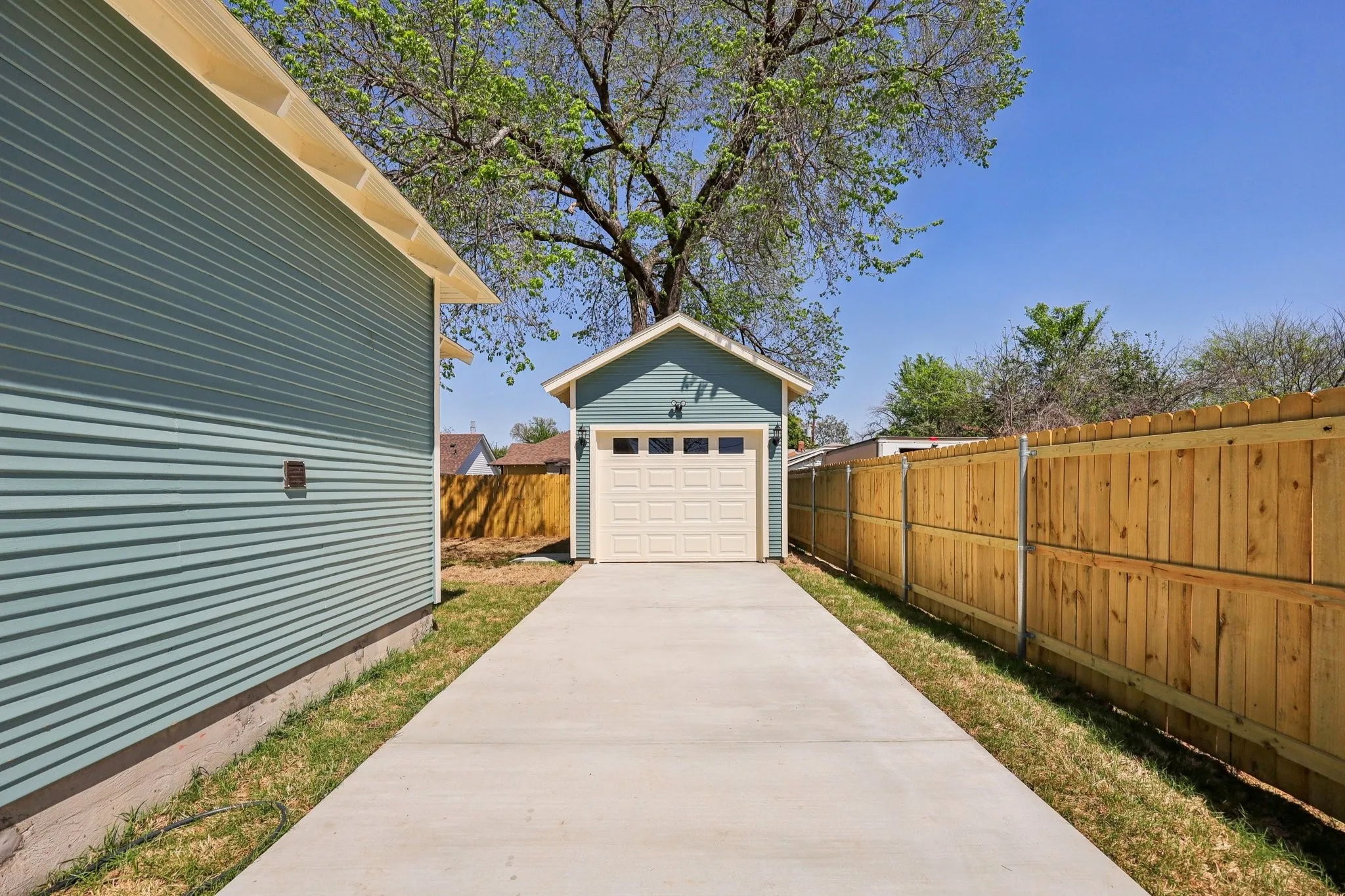 Single Family Residence For Sale in Dallas County , 3514 Dunbar Street, Dallas, Texas 75215, 3 Bedroom, 2 Bathroom, 1 Garage spaces, 1,646 Sqft, built in 2026, New Construction - Complete, Price $325,000, mls#21220561, Real Estate Agent in Dallas, Homes For Sale in Dallas county, Homes For Sale in Dallas, Realtor in Dallas Texas, Real Estate Brokerage Independent Realty Texas, Luminita Cordes Realtor