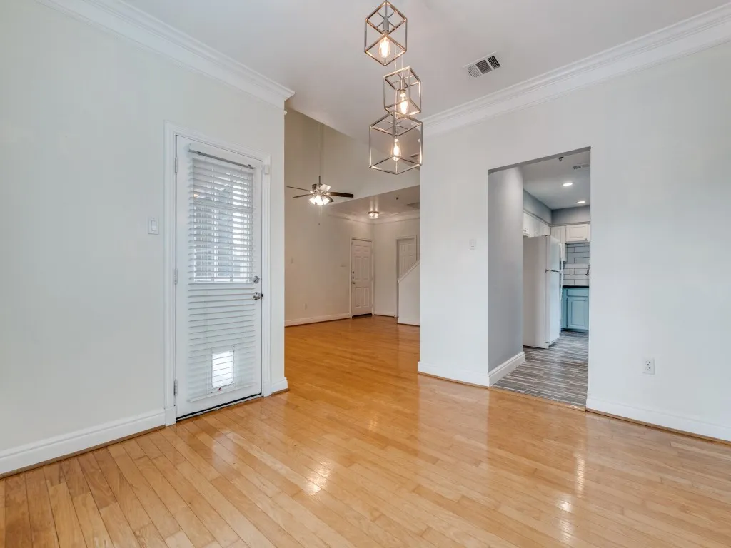 Condominium For Sale in Dallas County , 5407 Bryan Street B209, Dallas, Texas 75206, 1 Bedroom, 2 Bathroom, 1 Garage spaces, 1,059 Sqft, built in 1985, mls#21217195, Real Estate Agent in Dallas, Homes For Sale in Dallas county, Homes For Sale in Dallas, Realtor in Dallas Texas, Real Estate Brokerage Independent Realty Texas, Luminita Cordes Realtor