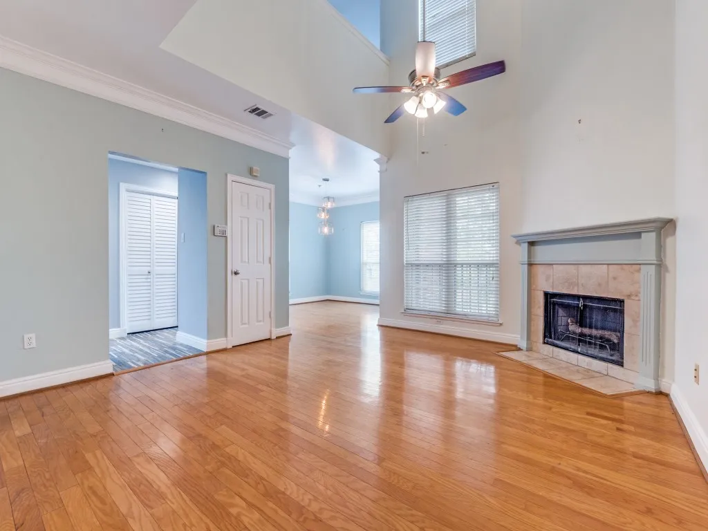 Condominium For Sale in Dallas County , 5407 Bryan Street B209, Dallas, Texas 75206, 1 Bedroom, 2 Bathroom, 1 Garage spaces, 1,059 Sqft, built in 1985, mls#21217195, Real Estate Agent in Dallas, Homes For Sale in Dallas county, Homes For Sale in Dallas, Realtor in Dallas Texas, Real Estate Brokerage Independent Realty Texas, Luminita Cordes Realtor