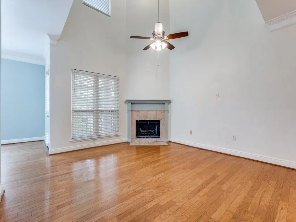 Condominium For Sale in Dallas County , 5407 Bryan Street B209, Dallas, Texas 75206, 1 Bedroom, 2 Bathroom, 1 Garage spaces, 1,059 Sqft, built in 1985, mls#21217195, Real Estate Agent in Dallas, Homes For Sale in Dallas county, Homes For Sale in Dallas, Realtor in Dallas Texas, Real Estate Brokerage Independent Realty Texas, Luminita Cordes Realtor
