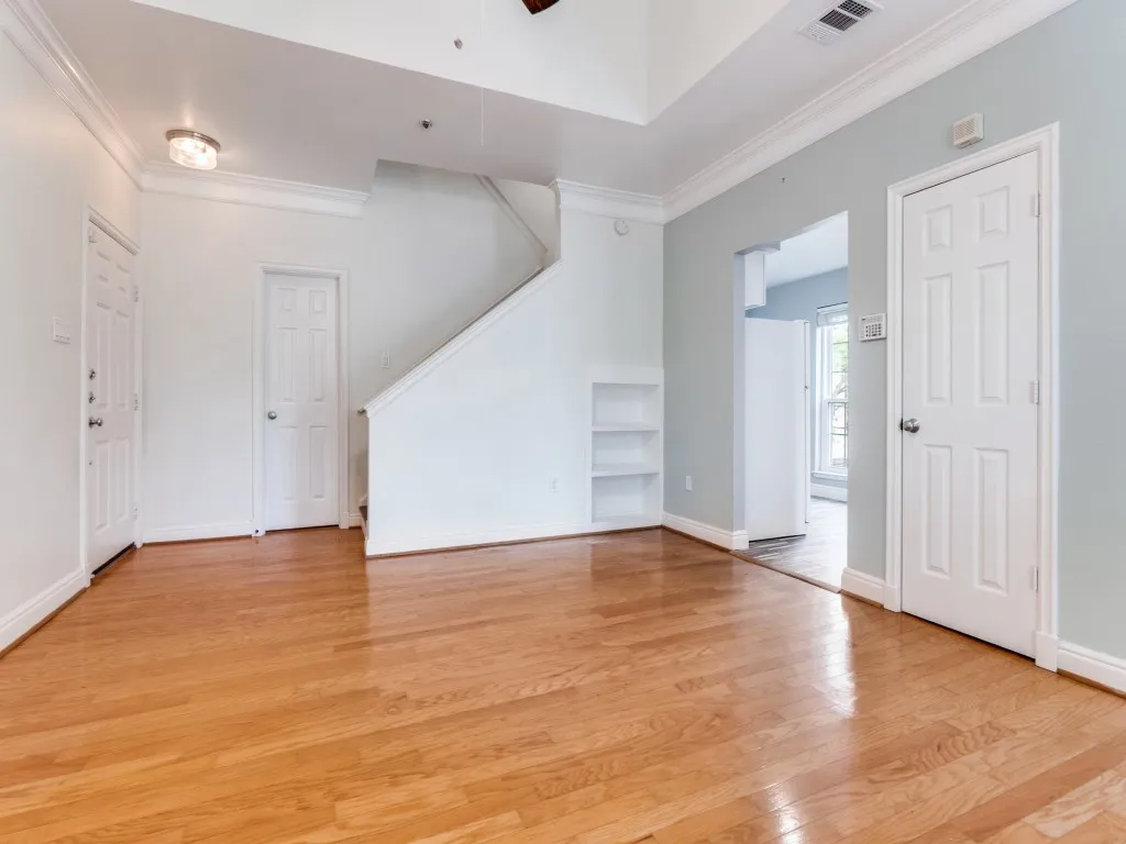 Condominium For Sale in Dallas County , 5407 Bryan Street B209, Dallas, Texas 75206, 1 Bedroom, 2 Bathroom, 1 Garage spaces, 1,059 Sqft, built in 1985, mls#21217195, Real Estate Agent in Dallas, Homes For Sale in Dallas county, Homes For Sale in Dallas, Realtor in Dallas Texas, Real Estate Brokerage Independent Realty Texas, Luminita Cordes Realtor