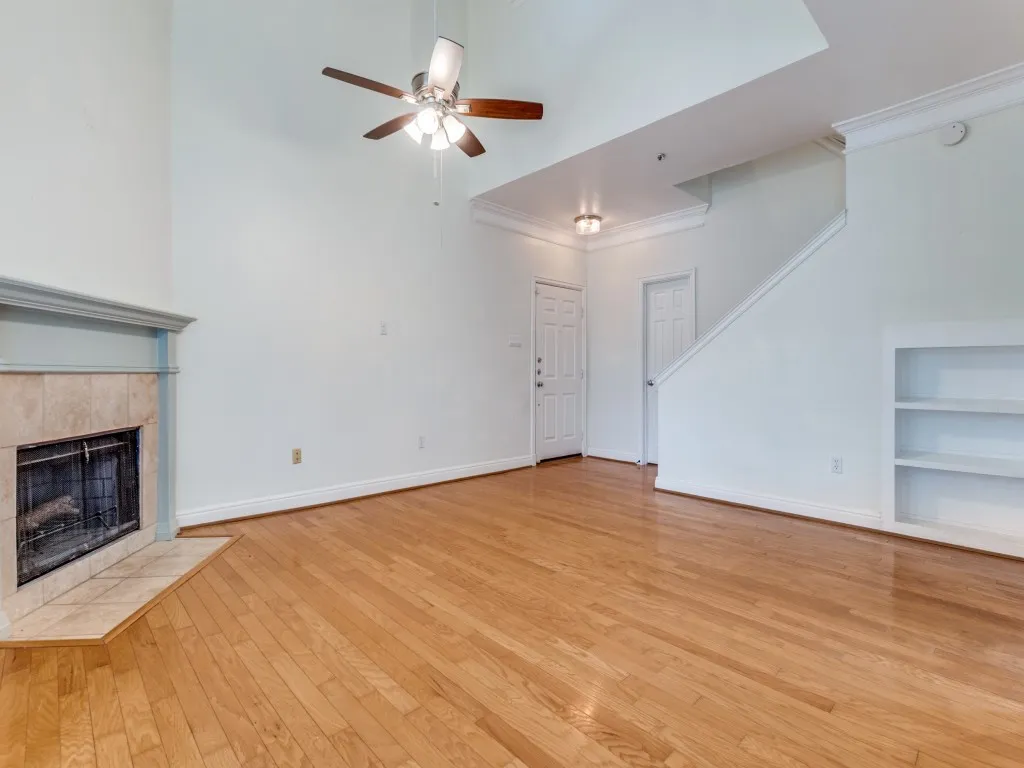 Condominium For Sale in Dallas County , 5407 Bryan Street B209, Dallas, Texas 75206, 1 Bedroom, 2 Bathroom, 1 Garage spaces, 1,059 Sqft, built in 1985, mls#21217195, Real Estate Agent in Dallas, Homes For Sale in Dallas county, Homes For Sale in Dallas, Realtor in Dallas Texas, Real Estate Brokerage Independent Realty Texas, Luminita Cordes Realtor