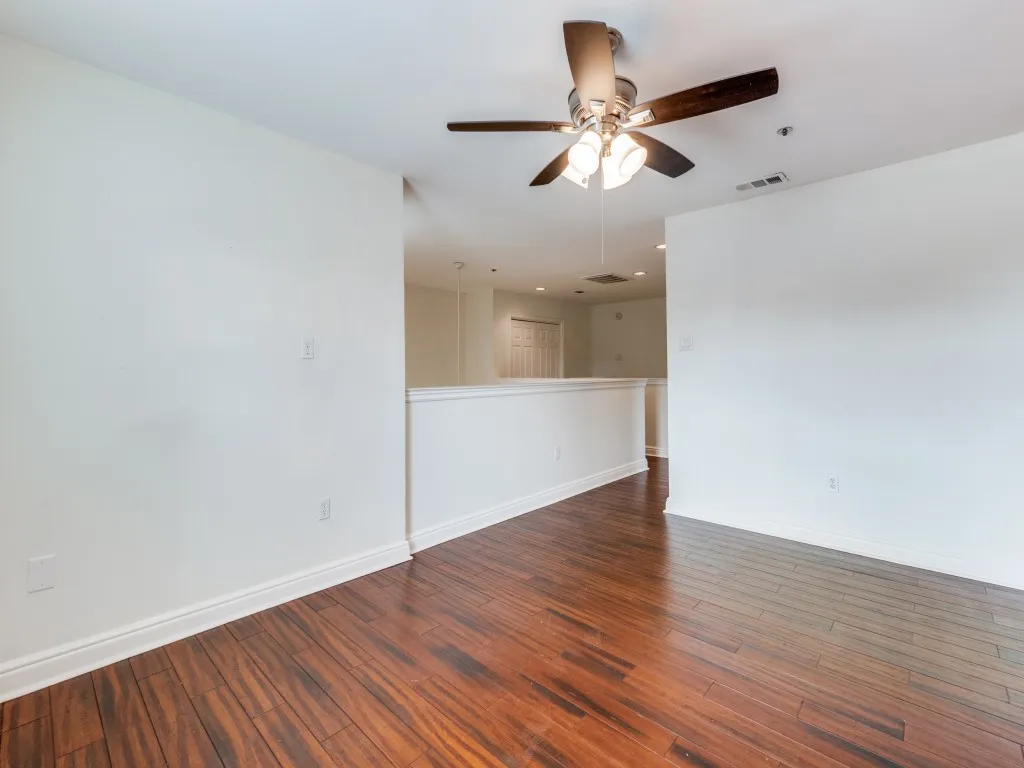 Condominium For Sale in Dallas County , 5407 Bryan Street B209, Dallas, Texas 75206, 1 Bedroom, 2 Bathroom, 1 Garage spaces, 1,059 Sqft, built in 1985, mls#21217195, Real Estate Agent in Dallas, Homes For Sale in Dallas county, Homes For Sale in Dallas, Realtor in Dallas Texas, Real Estate Brokerage Independent Realty Texas, Luminita Cordes Realtor