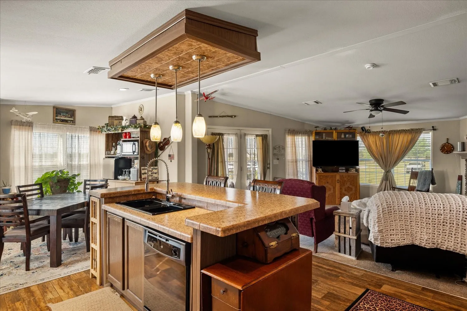 Farm For Sale in Hunt County , 782 FM 1564 E, Greenville, Texas 75402, 3 Bedroom, 2 Bathroom, Garage spaces, 1,580 Sqft, built in 2015, Preowned, mls#21219690, Real Estate Agent in Greenville, Homes For Sale in Hunt county, Homes For Sale in Greenville, Realtor in Greenville Texas, Real Estate Brokerage Independent Realty Texas, Luminita Cordes Realtor