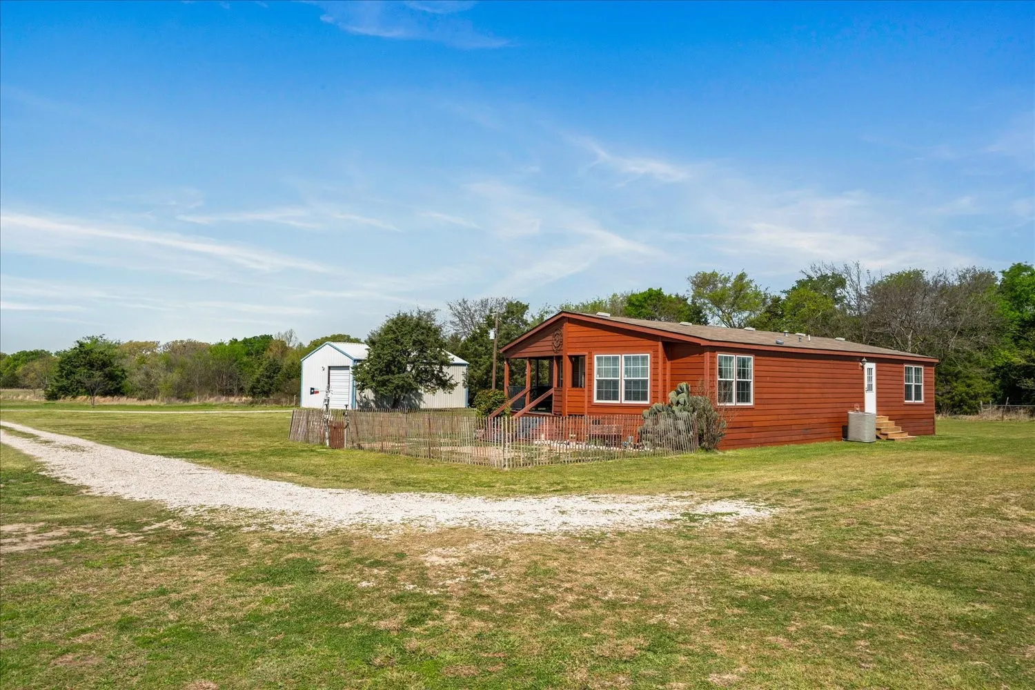 Farm For Sale in Hunt County , 782 FM 1564 E, Greenville, Texas 75402, 3 Bedroom, 2 Bathroom, Garage spaces, 1,580 Sqft, built in 2015, Preowned, mls#21219690, Real Estate Agent in Greenville, Homes For Sale in Hunt county, Homes For Sale in Greenville, Realtor in Greenville Texas, Real Estate Brokerage Independent Realty Texas, Luminita Cordes Realtor