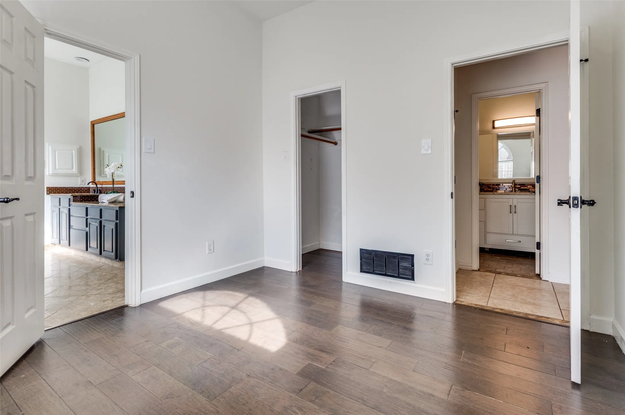Single Family Residence For Sale in Tarrant County , 5444 Yellowstone Trail, Fort Worth, Texas 76137, 4 Bedrooms, 2 Bathrooms, 2 Garage spaces, 2,114 Sqft, built in 1994, Preowned, Price $340,000, mls#21196767, Real Estate Agent in Fort Worth, Homes For Sale in Tarrant county, Homes For Sale in Fort Worth, Realtor in Fort Worth Texas, Real Estate Brokerage Independent Realty Texas, Luminita Cordes Realtor