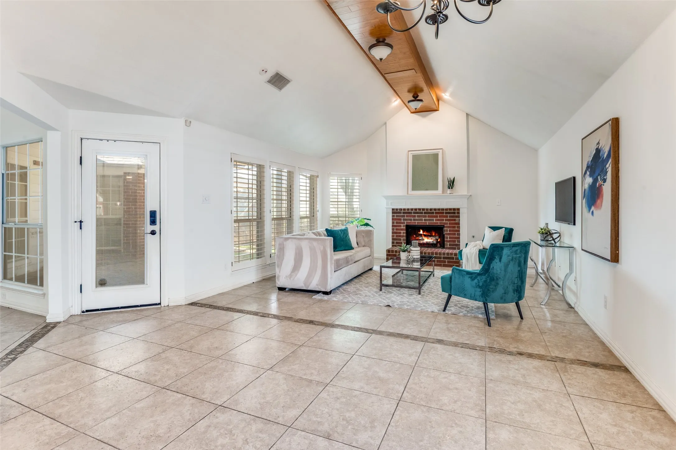 Single Family Residence For Sale in Tarrant County , 5444 Yellowstone Trail, Fort Worth, Texas 76137, 4 Bedrooms, 2 Bathrooms, 2 Garage spaces, 2,114 Sqft, built in 1994, Preowned, Price $340,000, mls#21196767, Real Estate Agent in Fort Worth, Homes For Sale in Tarrant county, Homes For Sale in Fort Worth, Realtor in Fort Worth Texas, Real Estate Brokerage Independent Realty Texas, Luminita Cordes Realtor