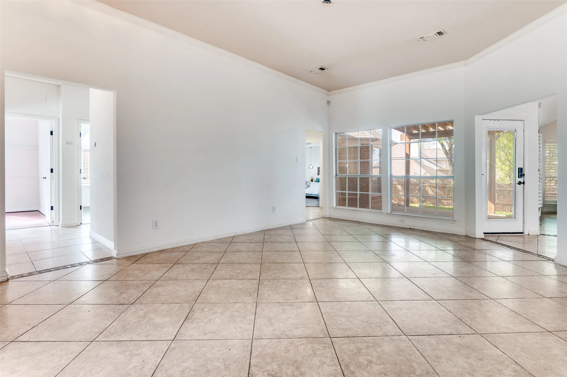 Single Family Residence For Sale in Tarrant County , 5444 Yellowstone Trail, Fort Worth, Texas 76137, 4 Bedrooms, 2 Bathrooms, 2 Garage spaces, 2,114 Sqft, built in 1994, Preowned, Price $340,000, mls#21196767, Real Estate Agent in Fort Worth, Homes For Sale in Tarrant county, Homes For Sale in Fort Worth, Realtor in Fort Worth Texas, Real Estate Brokerage Independent Realty Texas, Luminita Cordes Realtor
