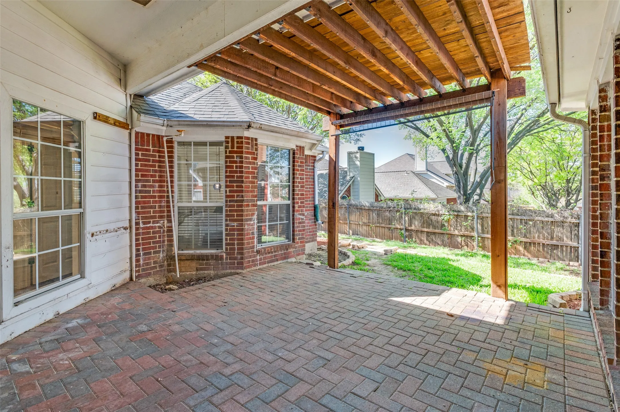 Single Family Residence For Sale in Tarrant County , 5444 Yellowstone Trail, Fort Worth, Texas 76137, 4 Bedrooms, 2 Bathrooms, 2 Garage spaces, 2,114 Sqft, built in 1994, Preowned, Price $340,000, mls#21196767, Real Estate Agent in Fort Worth, Homes For Sale in Tarrant county, Homes For Sale in Fort Worth, Realtor in Fort Worth Texas, Real Estate Brokerage Independent Realty Texas, Luminita Cordes Realtor