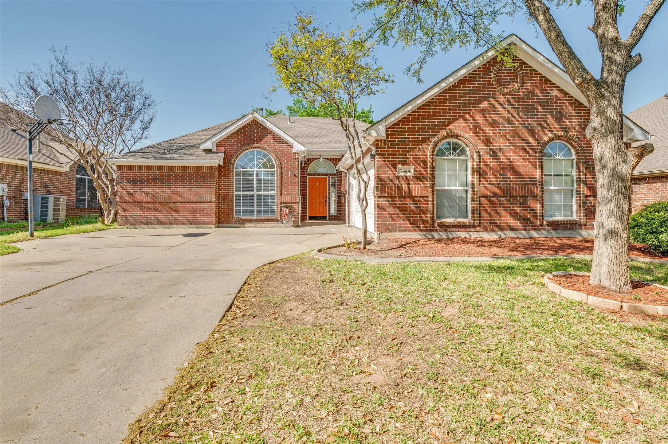 Single Family Residence For Sale in Tarrant County , 5444 Yellowstone Trail, Fort Worth, Texas 76137, 4 Bedrooms, 2 Bathrooms, 2 Garage spaces, 2,114 Sqft, built in 1994, Preowned, Price $340,000, mls#21196767, Real Estate Agent in Fort Worth, Homes For Sale in Tarrant county, Homes For Sale in Fort Worth, Realtor in Fort Worth Texas, Real Estate Brokerage Independent Realty Texas, Luminita Cordes Realtor