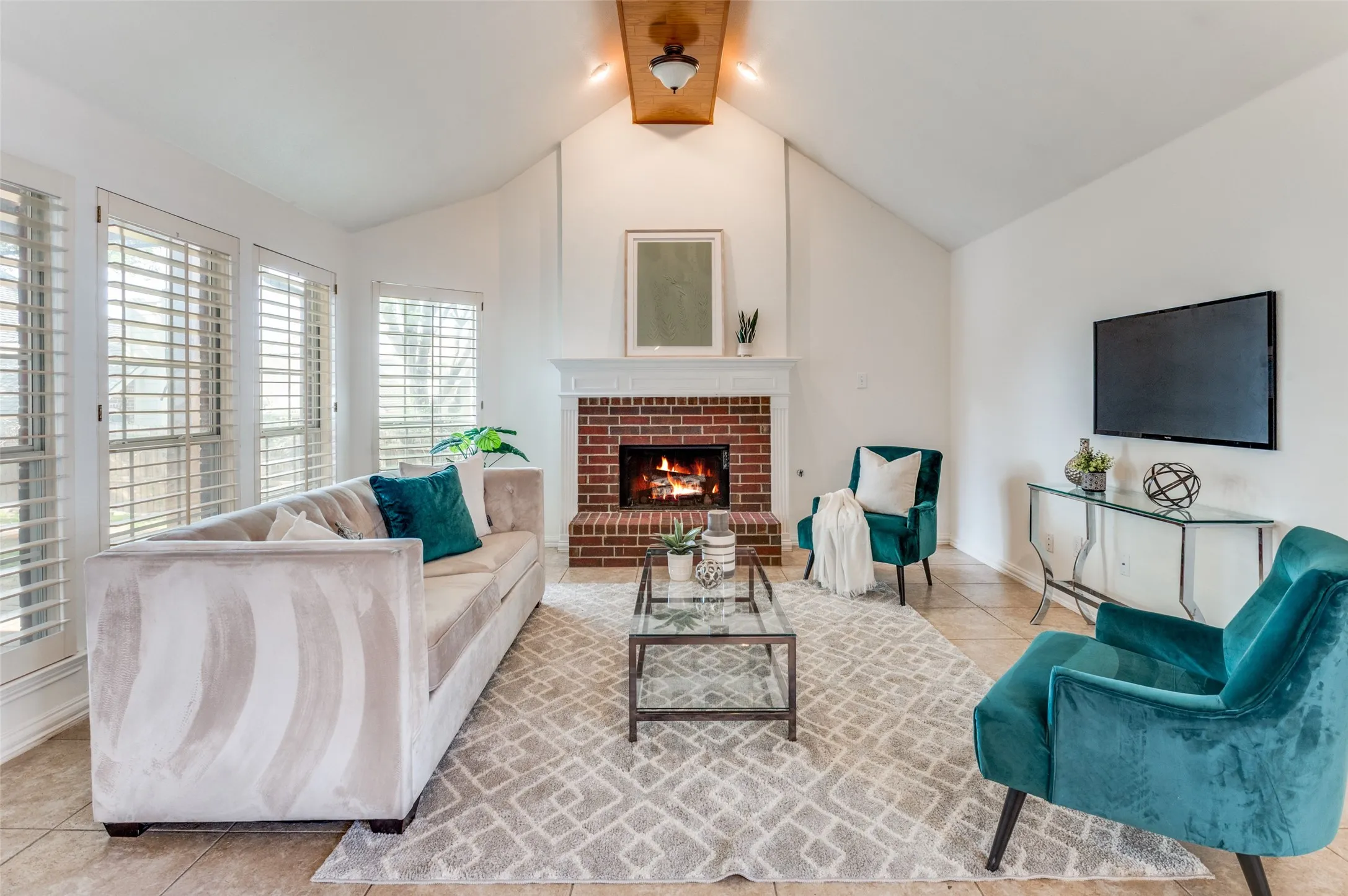 Single Family Residence For Sale in Tarrant County , 5444 Yellowstone Trail, Fort Worth, Texas 76137, 4 Bedrooms, 2 Bathrooms, 2 Garage spaces, 2,114 Sqft, built in 1994, Preowned, Price $340,000, mls#21196767, Real Estate Agent in Fort Worth, Homes For Sale in Tarrant county, Homes For Sale in Fort Worth, Realtor in Fort Worth Texas, Real Estate Brokerage Independent Realty Texas, Luminita Cordes Realtor