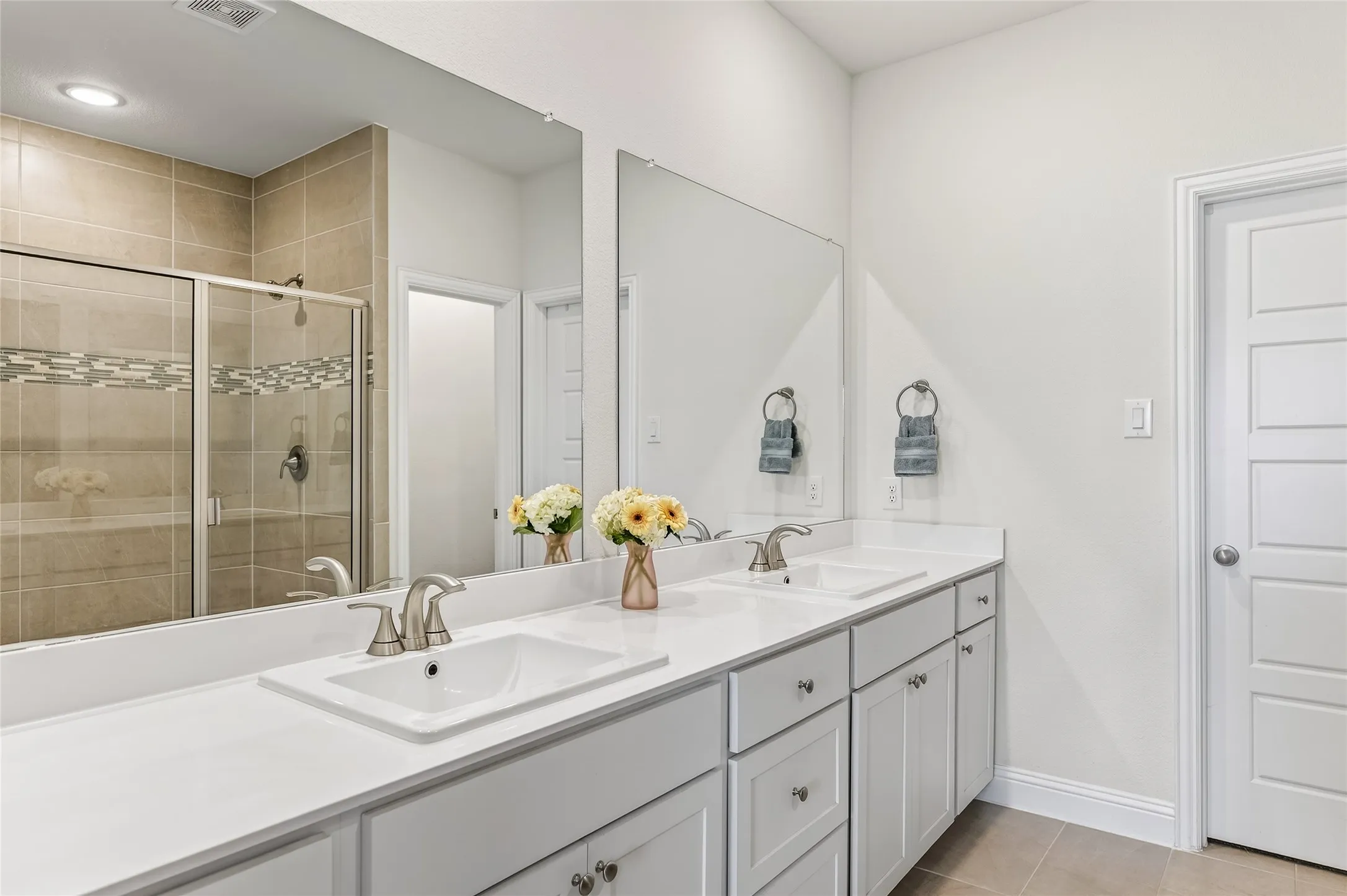 Townhouse For Sale in Denton County , 300 Colusa Drive, Lewisville, Texas 75056, 3 Bedroom, 4 Bathroom, 2 Garage spaces, 2,185 Sqft, built in 2022, Preowned, mls#21220832, Real Estate Agent in Lewisville, Homes For Sale in Denton county, Homes For Sale in Lewisville, Realtor in Lewisville Texas, Real Estate Brokerage Independent Realty Texas, Luminita Cordes Realtor