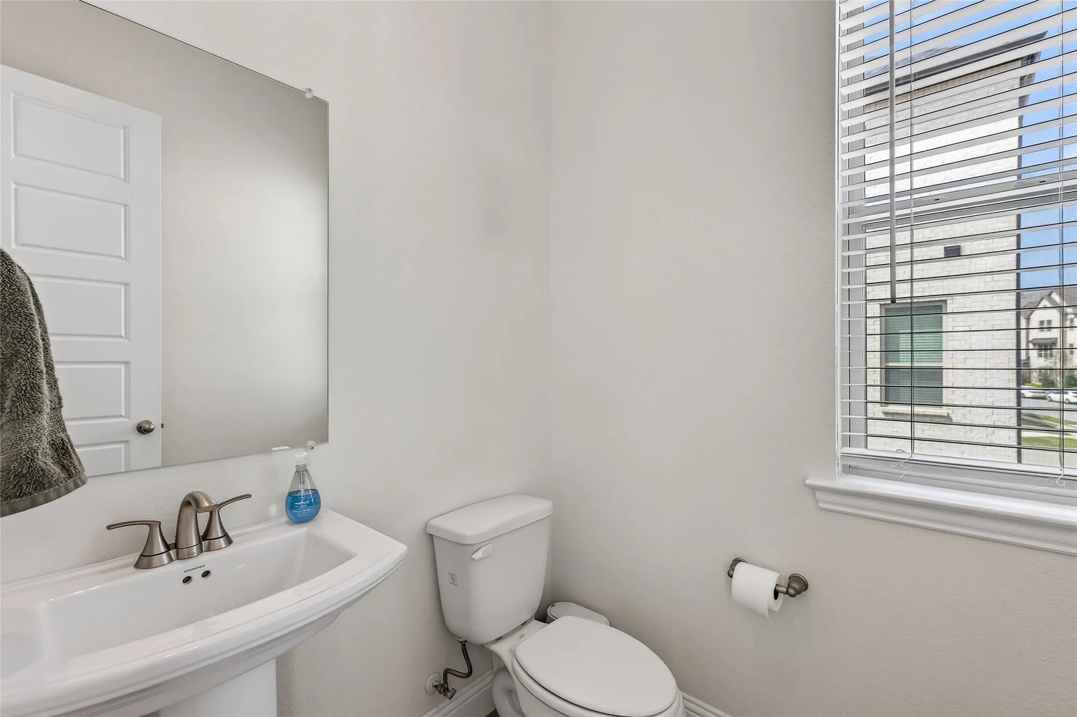Townhouse For Sale in Denton County , 300 Colusa Drive, Lewisville, Texas 75056, 3 Bedroom, 4 Bathroom, 2 Garage spaces, 2,185 Sqft, built in 2022, Preowned, mls#21220832, Real Estate Agent in Lewisville, Homes For Sale in Denton county, Homes For Sale in Lewisville, Realtor in Lewisville Texas, Real Estate Brokerage Independent Realty Texas, Luminita Cordes Realtor