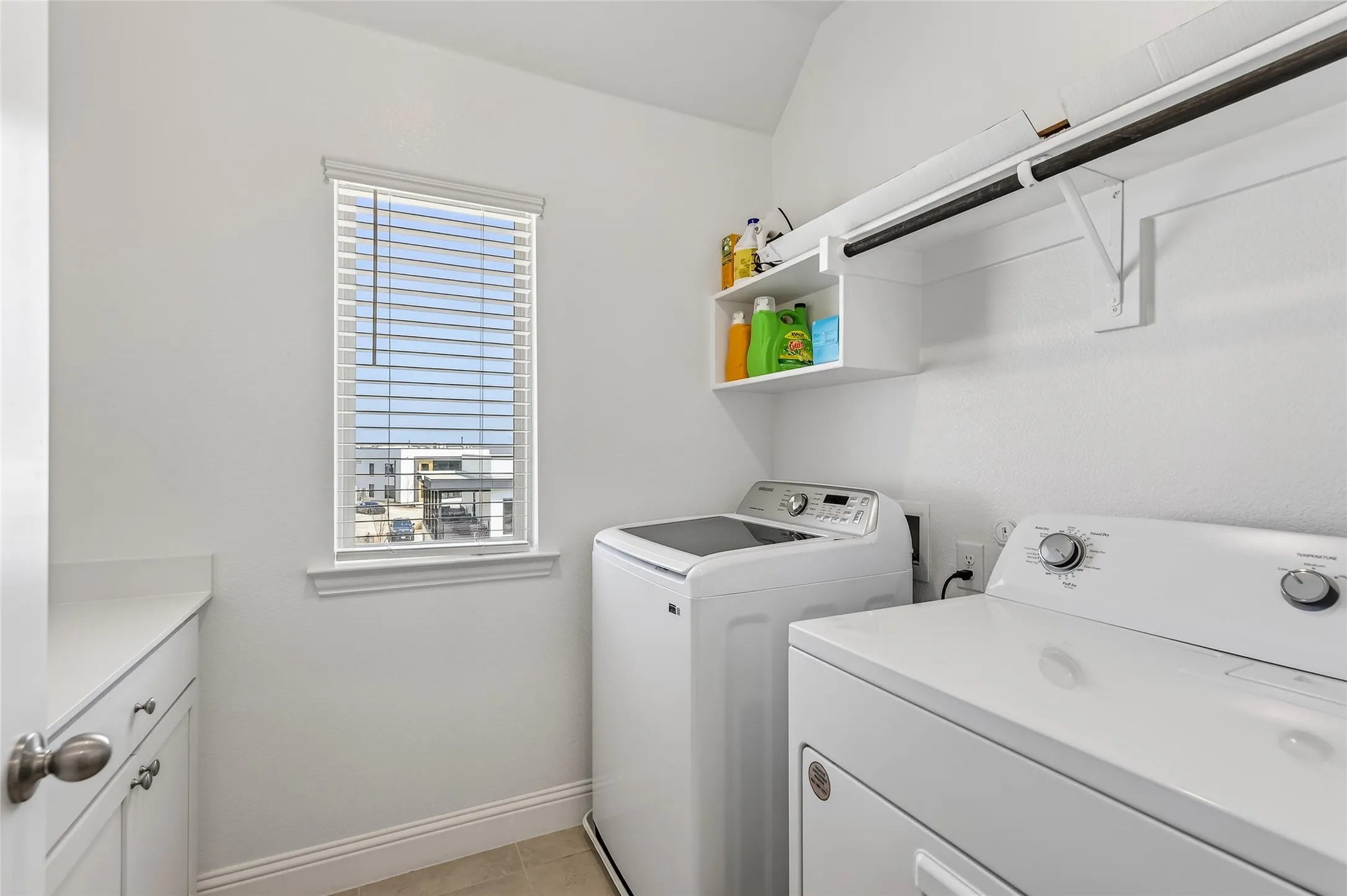 Townhouse For Sale in Denton County , 300 Colusa Drive, Lewisville, Texas 75056, 3 Bedroom, 4 Bathroom, 2 Garage spaces, 2,185 Sqft, built in 2022, Preowned, mls#21220832, Real Estate Agent in Lewisville, Homes For Sale in Denton county, Homes For Sale in Lewisville, Realtor in Lewisville Texas, Real Estate Brokerage Independent Realty Texas, Luminita Cordes Realtor