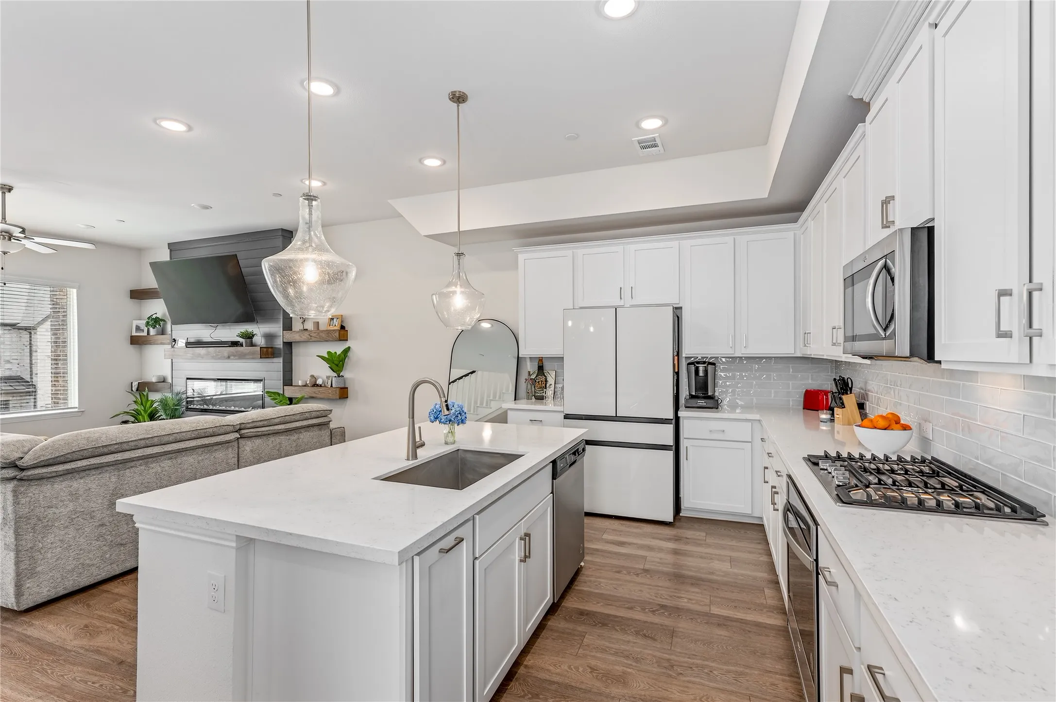Townhouse For Sale in Denton County , 300 Colusa Drive, Lewisville, Texas 75056, 3 Bedroom, 4 Bathroom, 2 Garage spaces, 2,185 Sqft, built in 2022, Preowned, mls#21220832, Real Estate Agent in Lewisville, Homes For Sale in Denton county, Homes For Sale in Lewisville, Realtor in Lewisville Texas, Real Estate Brokerage Independent Realty Texas, Luminita Cordes Realtor