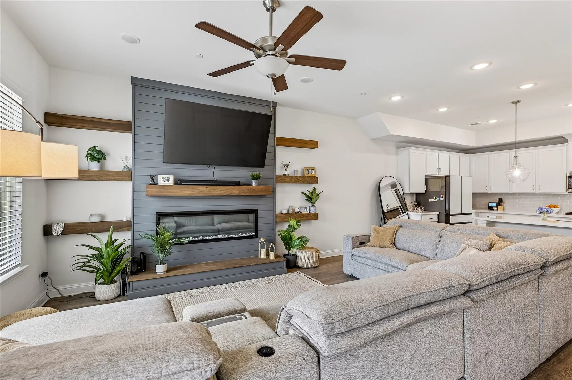 Townhouse For Sale in Denton County , 300 Colusa Drive, Lewisville, Texas 75056, 3 Bedroom, 4 Bathroom, 2 Garage spaces, 2,185 Sqft, built in 2022, Preowned, mls#21220832, Real Estate Agent in Lewisville, Homes For Sale in Denton county, Homes For Sale in Lewisville, Realtor in Lewisville Texas, Real Estate Brokerage Independent Realty Texas, Luminita Cordes Realtor