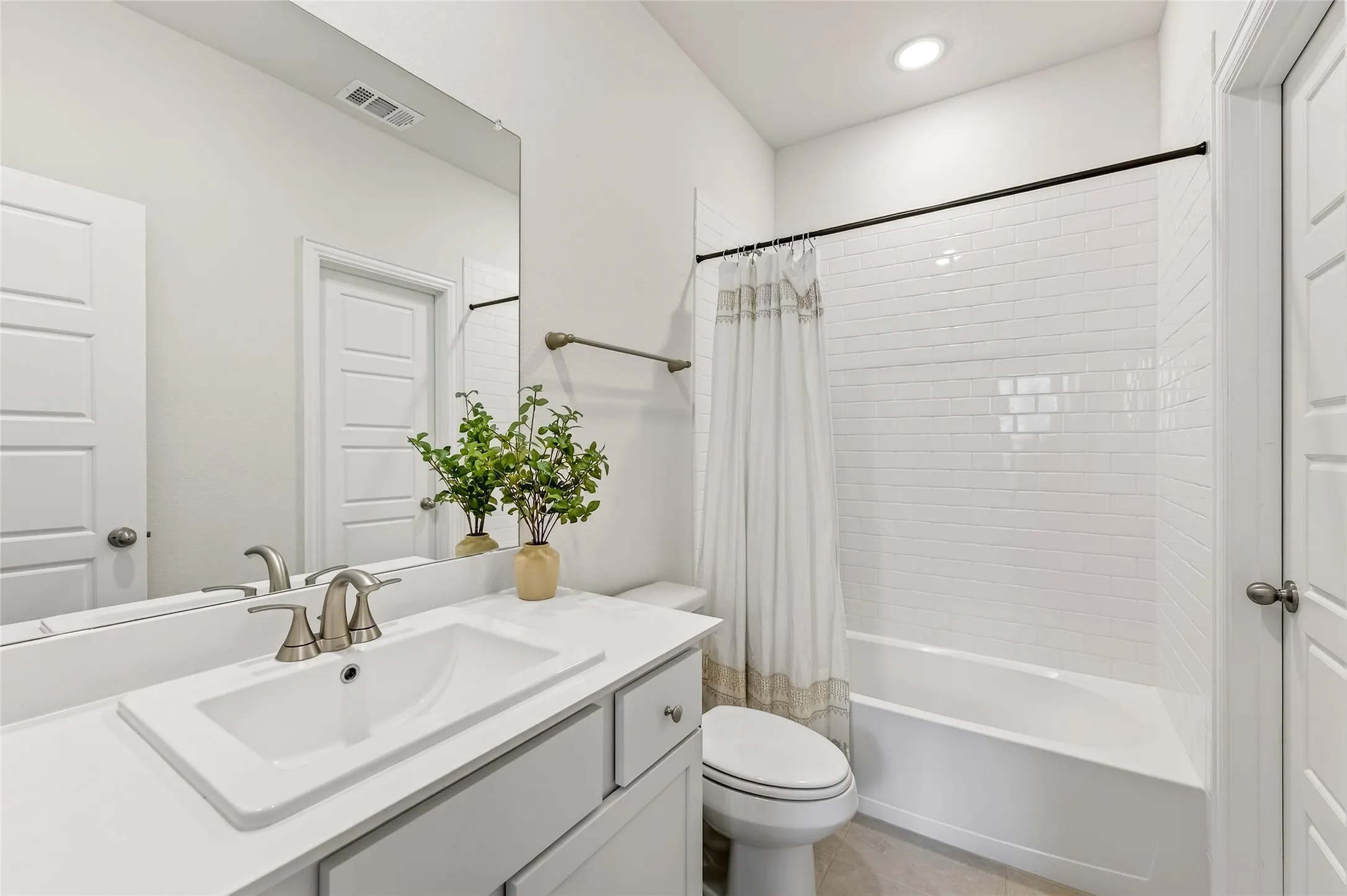 Townhouse For Sale in Denton County , 300 Colusa Drive, Lewisville, Texas 75056, 3 Bedroom, 4 Bathroom, 2 Garage spaces, 2,185 Sqft, built in 2022, Preowned, mls#21220832, Real Estate Agent in Lewisville, Homes For Sale in Denton county, Homes For Sale in Lewisville, Realtor in Lewisville Texas, Real Estate Brokerage Independent Realty Texas, Luminita Cordes Realtor