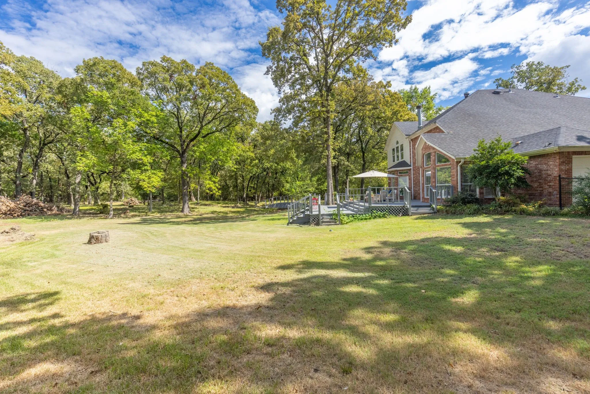 Single Family Residence For Sale in Hopkins County , 211 Turtle Creek, Sulphur Springs, Texas 75482, 4 Bedroom, 3 Bathroom, 2 Garage spaces, 3,878 Sqft, built in 1999, Preowned, mls#21219835, Real Estate Agent in Sulphur Springs, Homes For Sale in Hopkins county, Homes For Sale in Sulphur Springs, Realtor in Sulphur Springs Texas, Real Estate Brokerage Independent Realty Texas, Luminita Cordes Realtor