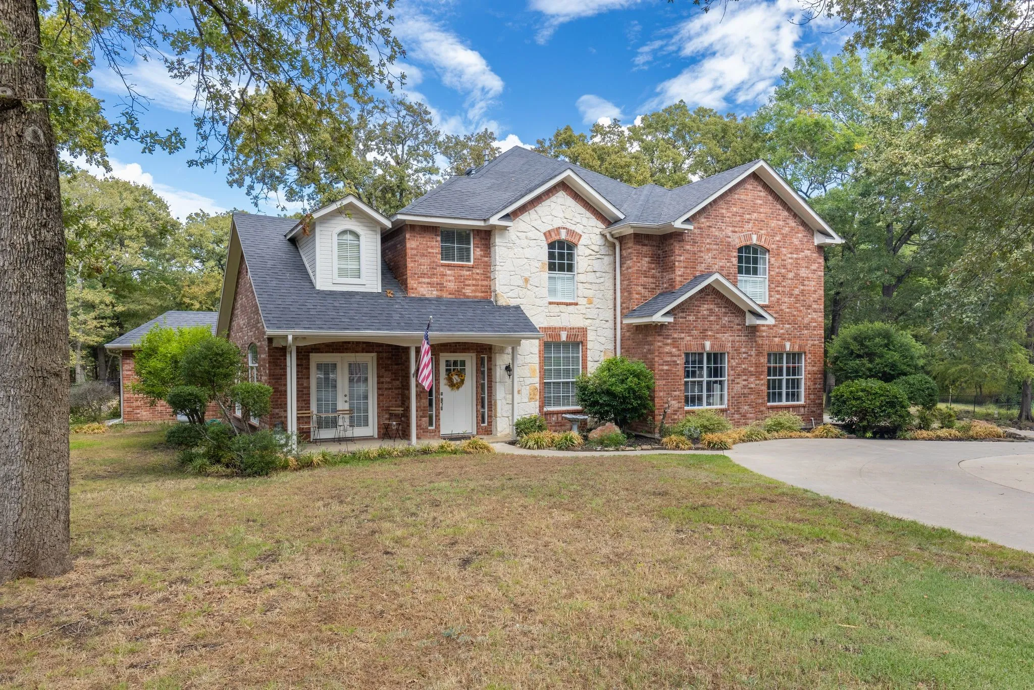 Single Family Residence For Sale in Hopkins County , 211 Turtle Creek, Sulphur Springs, Texas 75482, 4 Bedroom, 3 Bathroom, 2 Garage spaces, 3,878 Sqft, built in 1999, Preowned, mls#21219835, Real Estate Agent in Sulphur Springs, Homes For Sale in Hopkins county, Homes For Sale in Sulphur Springs, Realtor in Sulphur Springs Texas, Real Estate Brokerage Independent Realty Texas, Luminita Cordes Realtor