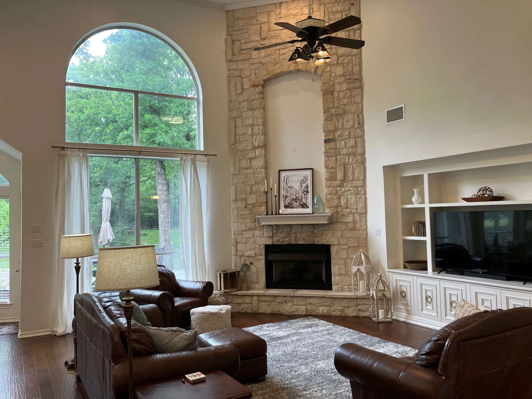 Single Family Residence For Sale in Hopkins County , 211 Turtle Creek, Sulphur Springs, Texas 75482, 4 Bedroom, 3 Bathroom, 2 Garage spaces, 3,878 Sqft, built in 1999, Preowned, mls#21219835, Real Estate Agent in Sulphur Springs, Homes For Sale in Hopkins county, Homes For Sale in Sulphur Springs, Realtor in Sulphur Springs Texas, Real Estate Brokerage Independent Realty Texas, Luminita Cordes Realtor