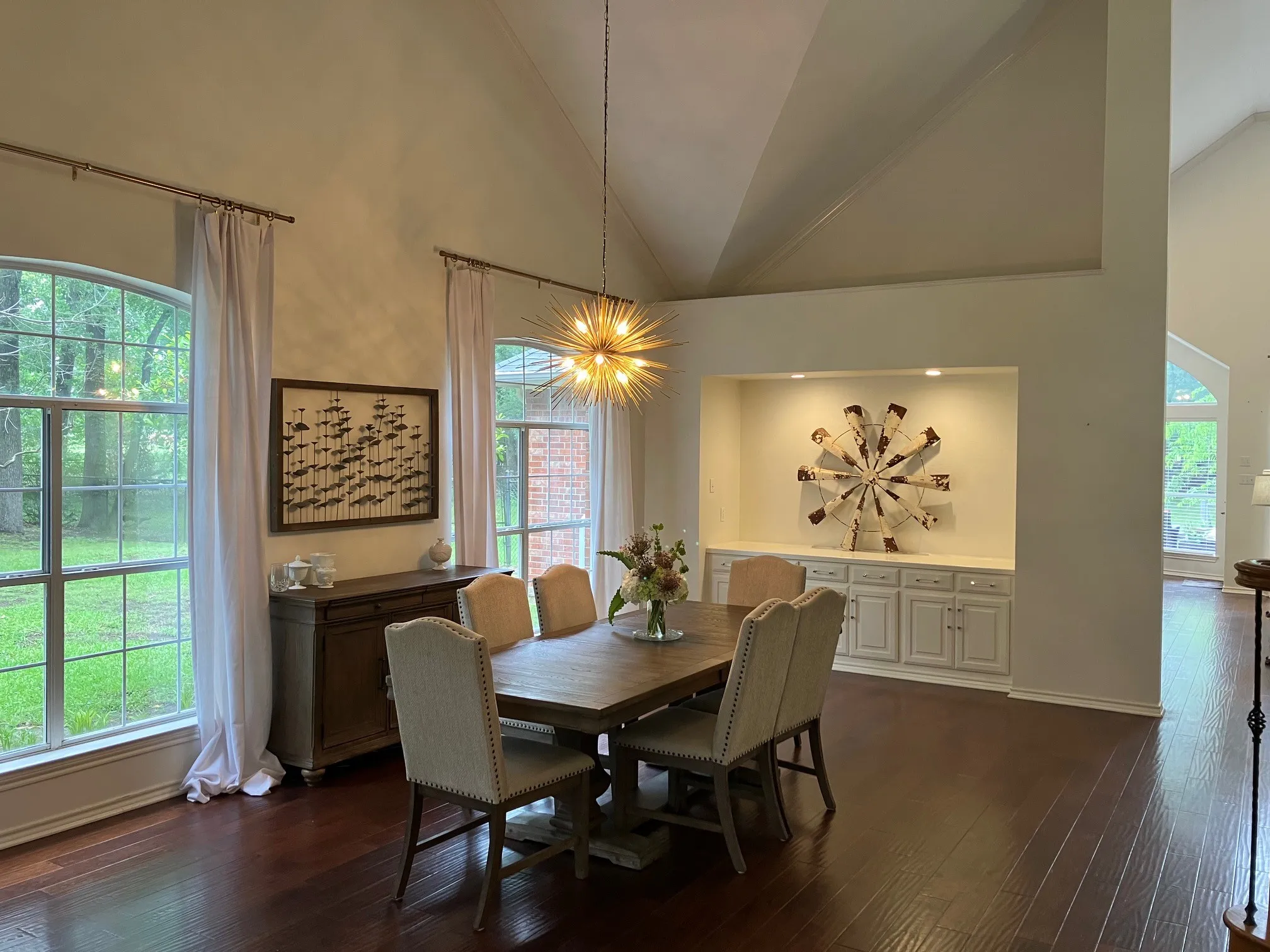 Single Family Residence For Sale in Hopkins County , 211 Turtle Creek, Sulphur Springs, Texas 75482, 4 Bedroom, 3 Bathroom, 2 Garage spaces, 3,878 Sqft, built in 1999, Preowned, mls#21219835, Real Estate Agent in Sulphur Springs, Homes For Sale in Hopkins county, Homes For Sale in Sulphur Springs, Realtor in Sulphur Springs Texas, Real Estate Brokerage Independent Realty Texas, Luminita Cordes Realtor