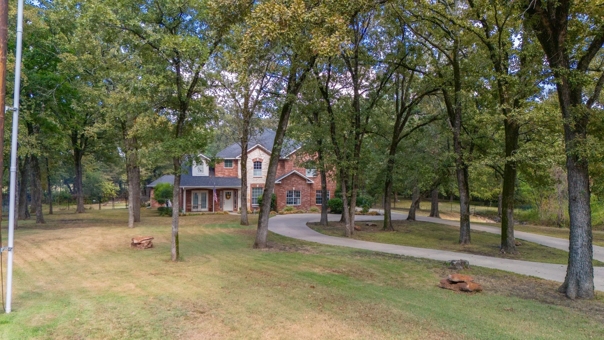 Single Family Residence For Sale in Hopkins County , 211 Turtle Creek, Sulphur Springs, Texas 75482, 4 Bedroom, 3 Bathroom, 2 Garage spaces, 3,878 Sqft, built in 1999, Preowned, mls#21219835, Real Estate Agent in Sulphur Springs, Homes For Sale in Hopkins county, Homes For Sale in Sulphur Springs, Realtor in Sulphur Springs Texas, Real Estate Brokerage Independent Realty Texas, Luminita Cordes Realtor