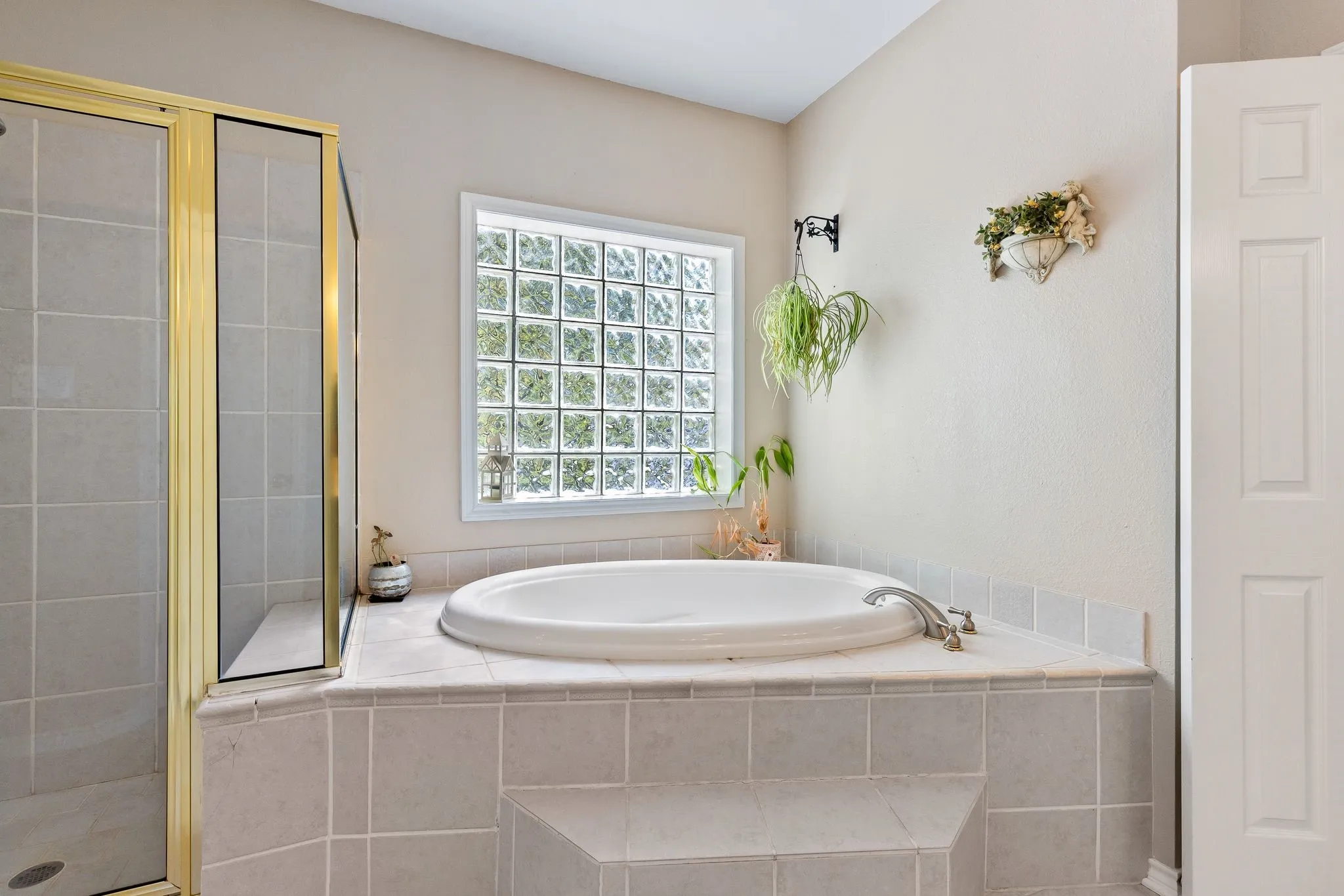 Single Family Residence For Sale in Hopkins County , 211 Turtle Creek, Sulphur Springs, Texas 75482, 4 Bedroom, 3 Bathroom, 2 Garage spaces, 3,878 Sqft, built in 1999, Preowned, mls#21219835, Real Estate Agent in Sulphur Springs, Homes For Sale in Hopkins county, Homes For Sale in Sulphur Springs, Realtor in Sulphur Springs Texas, Real Estate Brokerage Independent Realty Texas, Luminita Cordes Realtor