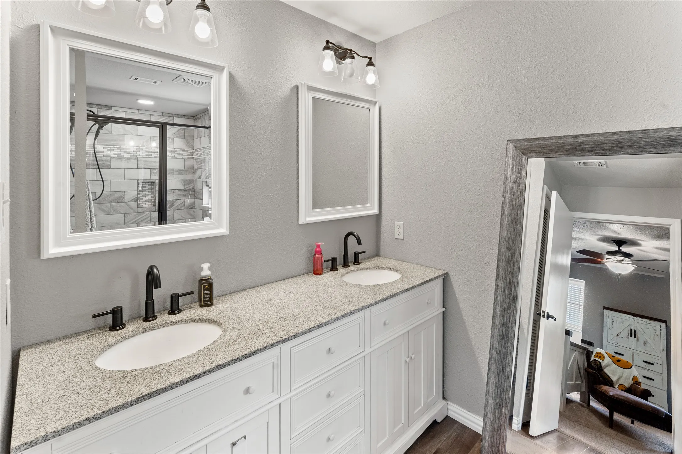 Single Family Residence For Sale in Hopkins County , 1712 Gena Drive, Sulphur Springs, Texas 75482, 4 Bedroom, 3 Bathroom, 2 Garage spaces, 2,413 Sqft, built in 1982, mls#21219401, Real Estate Agent in Sulphur Springs, Homes For Sale in Hopkins county, Homes For Sale in Sulphur Springs, Realtor in Sulphur Springs Texas, Real Estate Brokerage Independent Realty Texas, Luminita Cordes Realtor