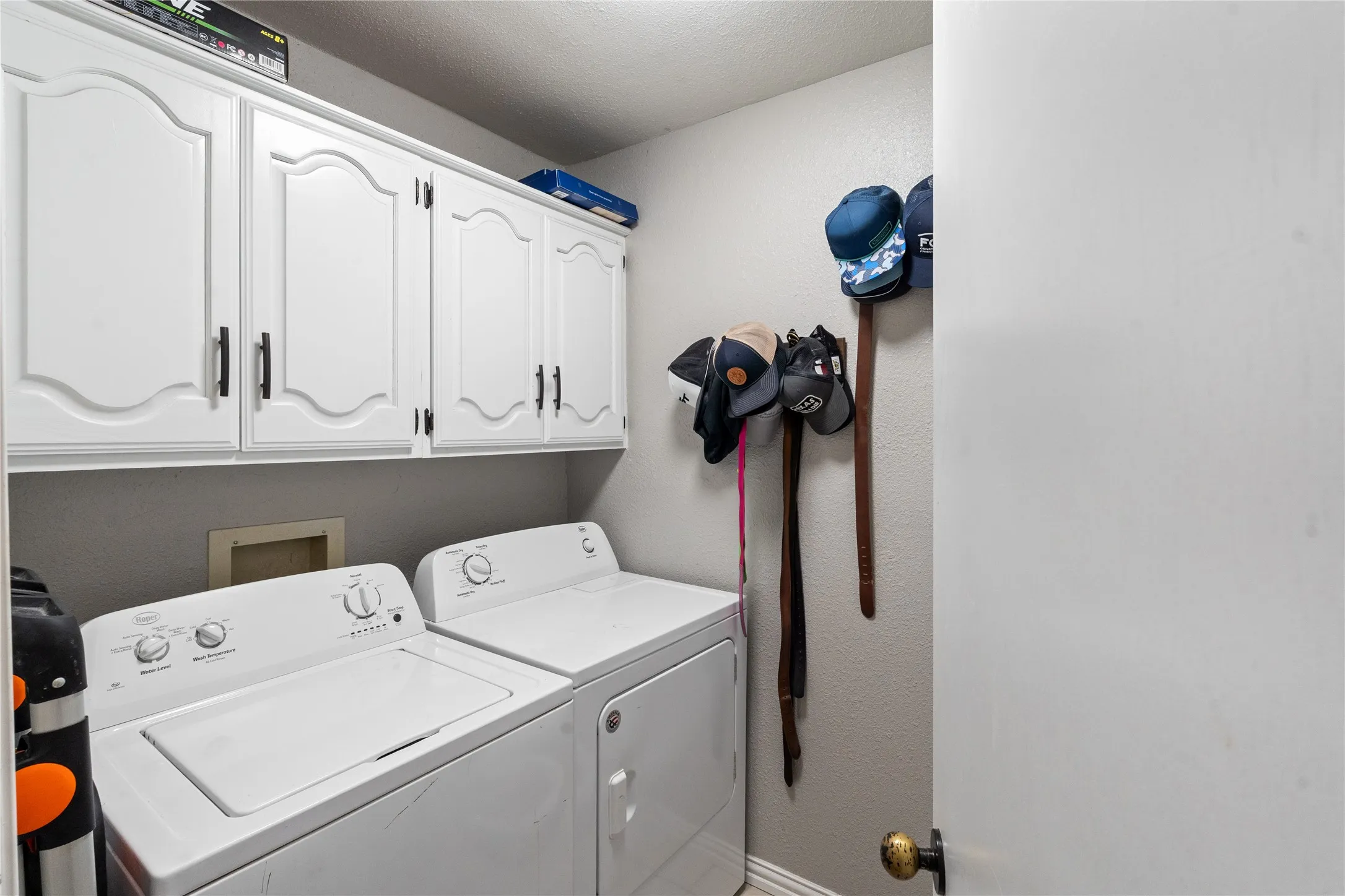Single Family Residence For Sale in Hopkins County , 1712 Gena Drive, Sulphur Springs, Texas 75482, 4 Bedroom, 3 Bathroom, 2 Garage spaces, 2,413 Sqft, built in 1982, mls#21219401, Real Estate Agent in Sulphur Springs, Homes For Sale in Hopkins county, Homes For Sale in Sulphur Springs, Realtor in Sulphur Springs Texas, Real Estate Brokerage Independent Realty Texas, Luminita Cordes Realtor