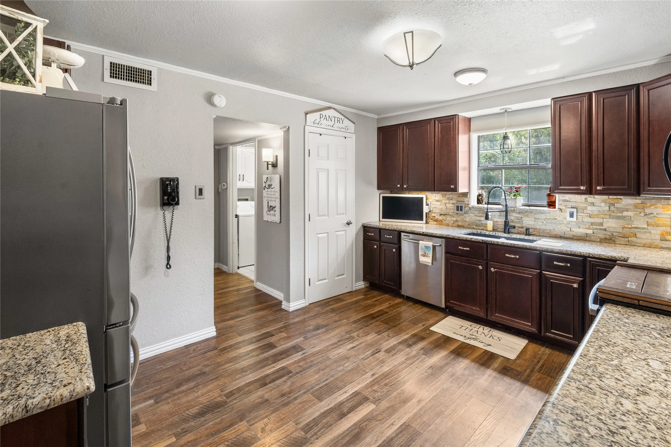 Single Family Residence For Sale in Hopkins County , 1712 Gena Drive, Sulphur Springs, Texas 75482, 4 Bedroom, 3 Bathroom, 2 Garage spaces, 2,413 Sqft, built in 1982, mls#21219401, Real Estate Agent in Sulphur Springs, Homes For Sale in Hopkins county, Homes For Sale in Sulphur Springs, Realtor in Sulphur Springs Texas, Real Estate Brokerage Independent Realty Texas, Luminita Cordes Realtor