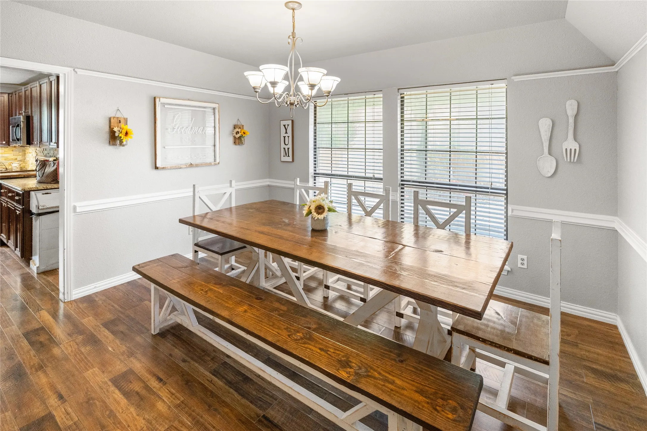 Single Family Residence For Sale in Hopkins County , 1712 Gena Drive, Sulphur Springs, Texas 75482, 4 Bedroom, 3 Bathroom, 2 Garage spaces, 2,413 Sqft, built in 1982, mls#21219401, Real Estate Agent in Sulphur Springs, Homes For Sale in Hopkins county, Homes For Sale in Sulphur Springs, Realtor in Sulphur Springs Texas, Real Estate Brokerage Independent Realty Texas, Luminita Cordes Realtor