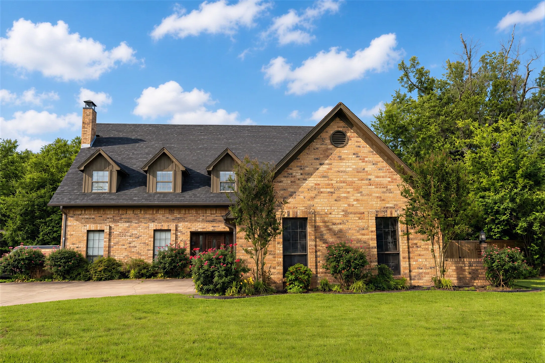 Single Family Residence For Sale in Hopkins County , 1712 Gena Drive, Sulphur Springs, Texas 75482, 4 Bedroom, 3 Bathroom, 2 Garage spaces, 2,413 Sqft, built in 1982, mls#21219401, Real Estate Agent in Sulphur Springs, Homes For Sale in Hopkins county, Homes For Sale in Sulphur Springs, Realtor in Sulphur Springs Texas, Real Estate Brokerage Independent Realty Texas, Luminita Cordes Realtor