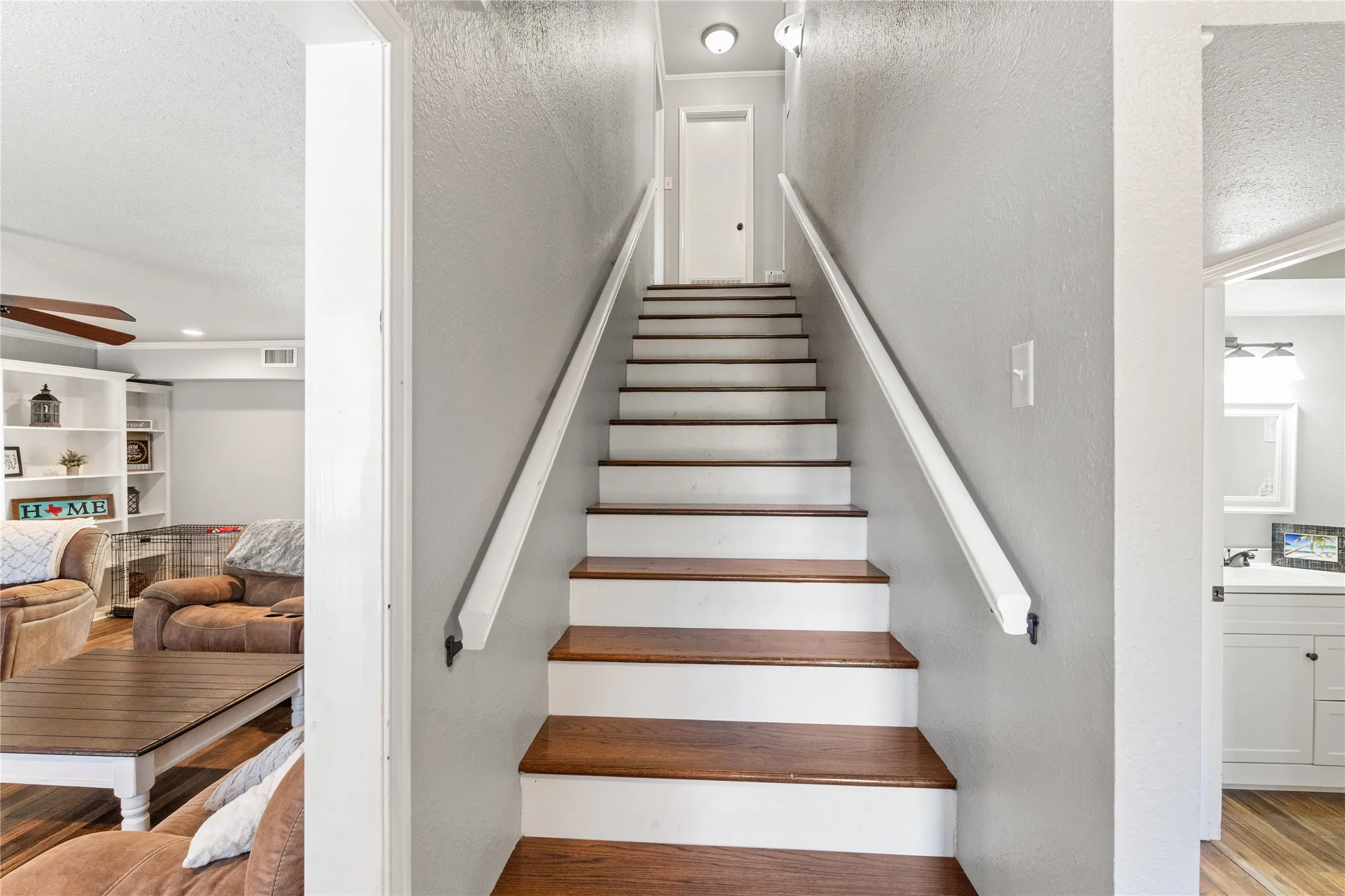 Single Family Residence For Sale in Hopkins County , 1712 Gena Drive, Sulphur Springs, Texas 75482, 4 Bedroom, 3 Bathroom, 2 Garage spaces, 2,413 Sqft, built in 1982, mls#21219401, Real Estate Agent in Sulphur Springs, Homes For Sale in Hopkins county, Homes For Sale in Sulphur Springs, Realtor in Sulphur Springs Texas, Real Estate Brokerage Independent Realty Texas, Luminita Cordes Realtor