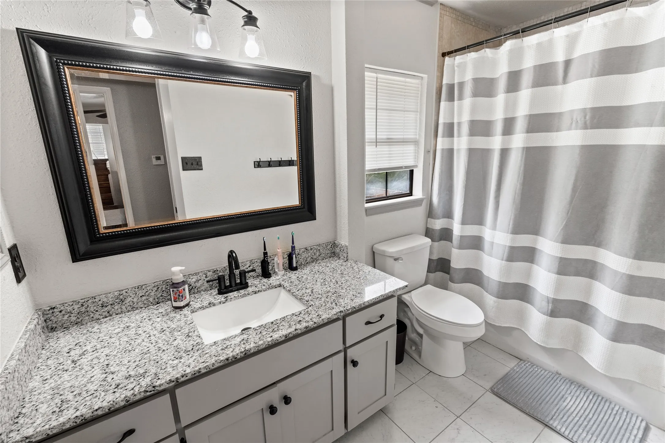 Single Family Residence For Sale in Hopkins County , 1712 Gena Drive, Sulphur Springs, Texas 75482, 4 Bedroom, 3 Bathroom, 2 Garage spaces, 2,413 Sqft, built in 1982, mls#21219401, Real Estate Agent in Sulphur Springs, Homes For Sale in Hopkins county, Homes For Sale in Sulphur Springs, Realtor in Sulphur Springs Texas, Real Estate Brokerage Independent Realty Texas, Luminita Cordes Realtor
