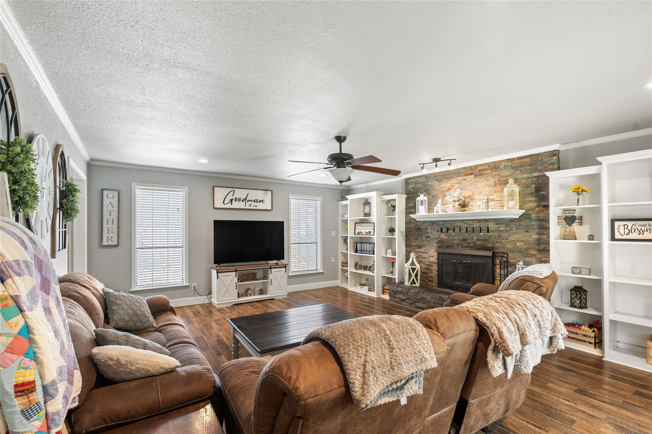 Single Family Residence For Sale in Hopkins County , 1712 Gena Drive, Sulphur Springs, Texas 75482, 4 Bedroom, 3 Bathroom, 2 Garage spaces, 2,413 Sqft, built in 1982, mls#21219401, Real Estate Agent in Sulphur Springs, Homes For Sale in Hopkins county, Homes For Sale in Sulphur Springs, Realtor in Sulphur Springs Texas, Real Estate Brokerage Independent Realty Texas, Luminita Cordes Realtor