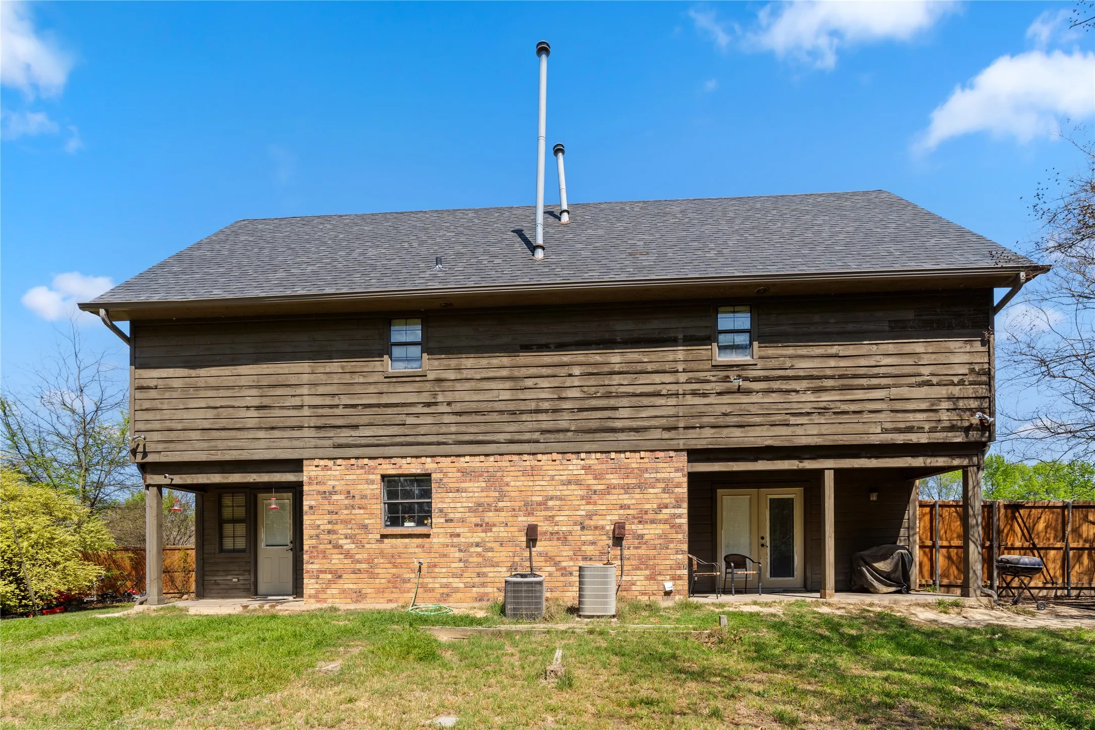 Single Family Residence For Sale in Hopkins County , 1712 Gena Drive, Sulphur Springs, Texas 75482, 4 Bedroom, 3 Bathroom, 2 Garage spaces, 2,413 Sqft, built in 1982, mls#21219401, Real Estate Agent in Sulphur Springs, Homes For Sale in Hopkins county, Homes For Sale in Sulphur Springs, Realtor in Sulphur Springs Texas, Real Estate Brokerage Independent Realty Texas, Luminita Cordes Realtor