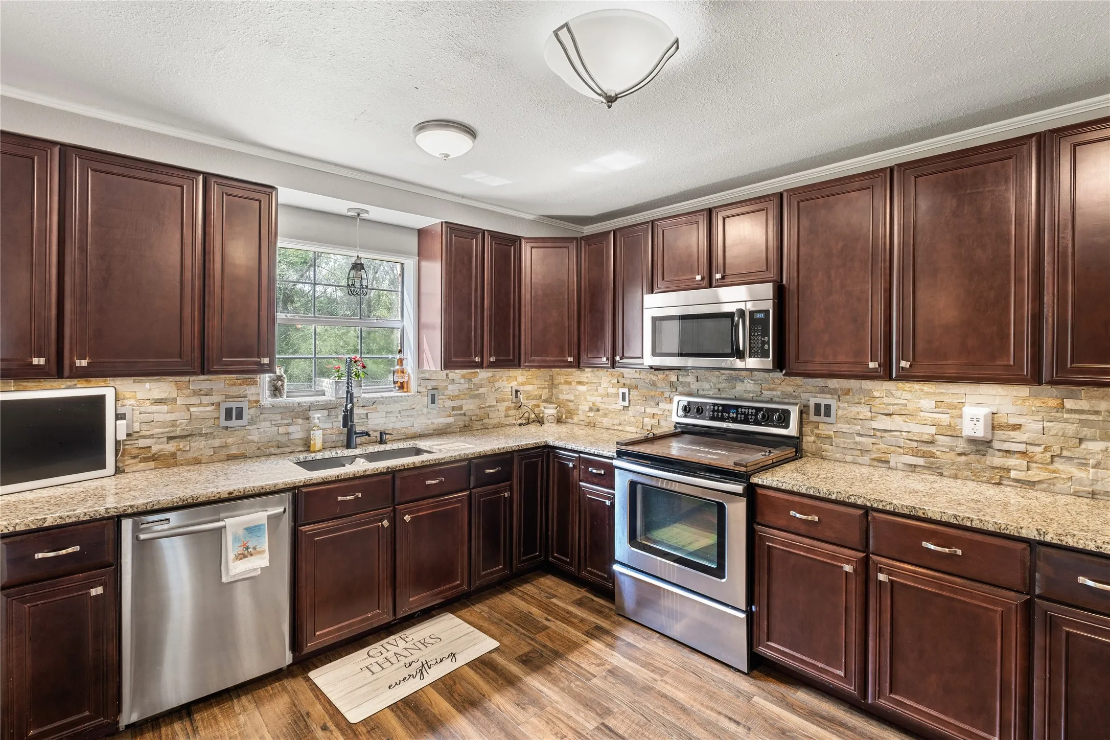 Single Family Residence For Sale in Hopkins County , 1712 Gena Drive, Sulphur Springs, Texas 75482, 4 Bedroom, 3 Bathroom, 2 Garage spaces, 2,413 Sqft, built in 1982, mls#21219401, Real Estate Agent in Sulphur Springs, Homes For Sale in Hopkins county, Homes For Sale in Sulphur Springs, Realtor in Sulphur Springs Texas, Real Estate Brokerage Independent Realty Texas, Luminita Cordes Realtor