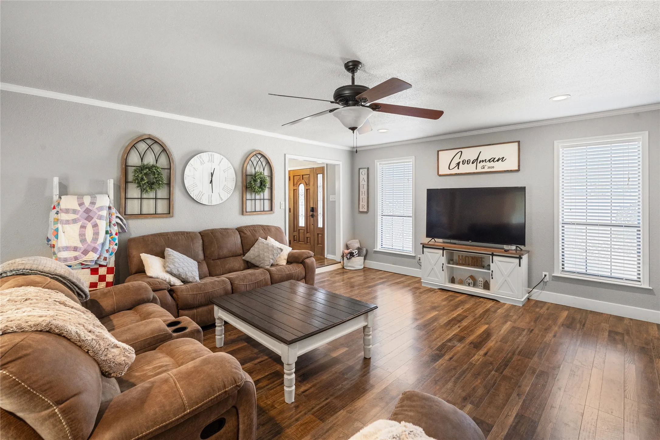 Single Family Residence For Sale in Hopkins County , 1712 Gena Drive, Sulphur Springs, Texas 75482, 4 Bedroom, 3 Bathroom, 2 Garage spaces, 2,413 Sqft, built in 1982, mls#21219401, Real Estate Agent in Sulphur Springs, Homes For Sale in Hopkins county, Homes For Sale in Sulphur Springs, Realtor in Sulphur Springs Texas, Real Estate Brokerage Independent Realty Texas, Luminita Cordes Realtor