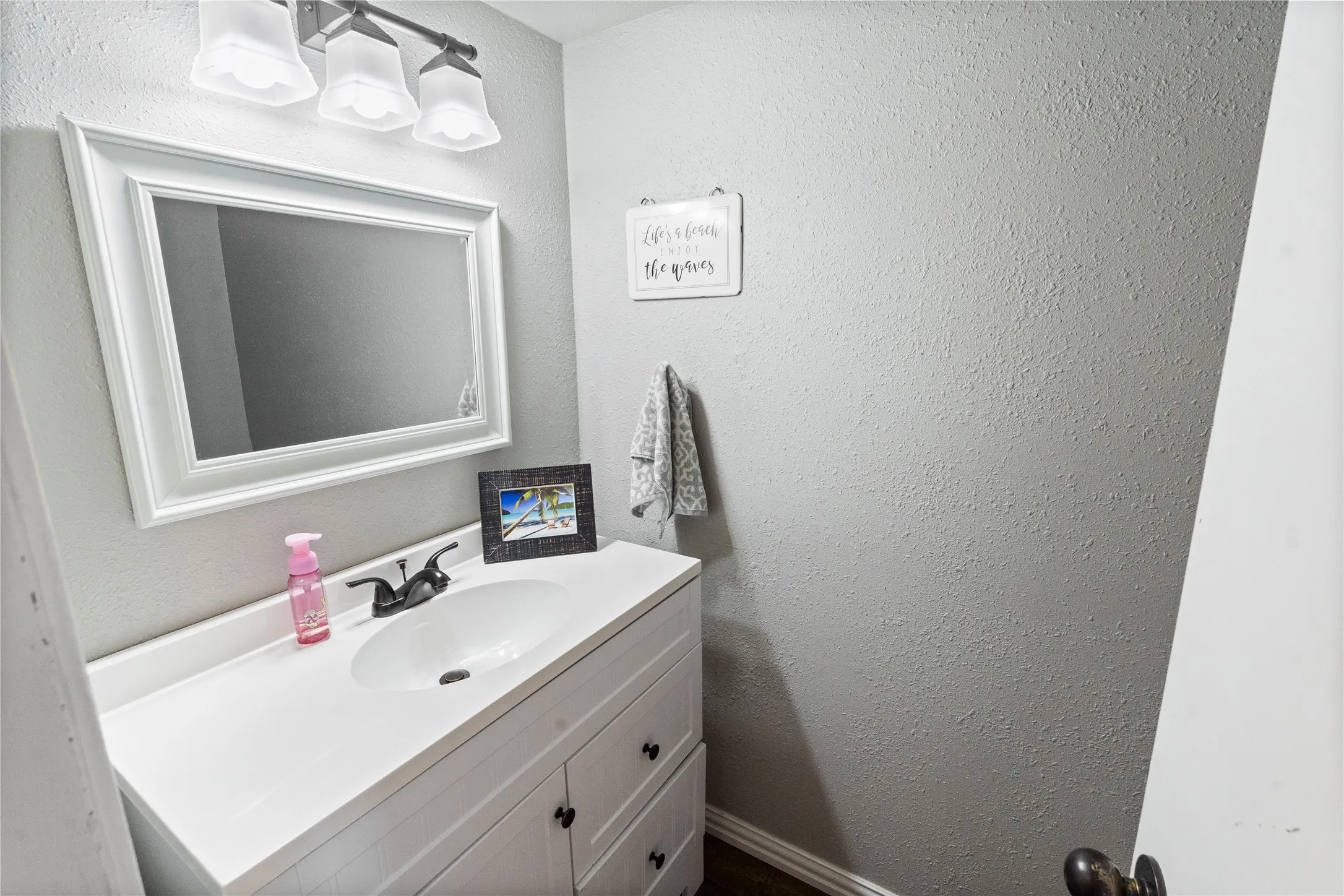 Single Family Residence For Sale in Hopkins County , 1712 Gena Drive, Sulphur Springs, Texas 75482, 4 Bedroom, 3 Bathroom, 2 Garage spaces, 2,413 Sqft, built in 1982, mls#21219401, Real Estate Agent in Sulphur Springs, Homes For Sale in Hopkins county, Homes For Sale in Sulphur Springs, Realtor in Sulphur Springs Texas, Real Estate Brokerage Independent Realty Texas, Luminita Cordes Realtor