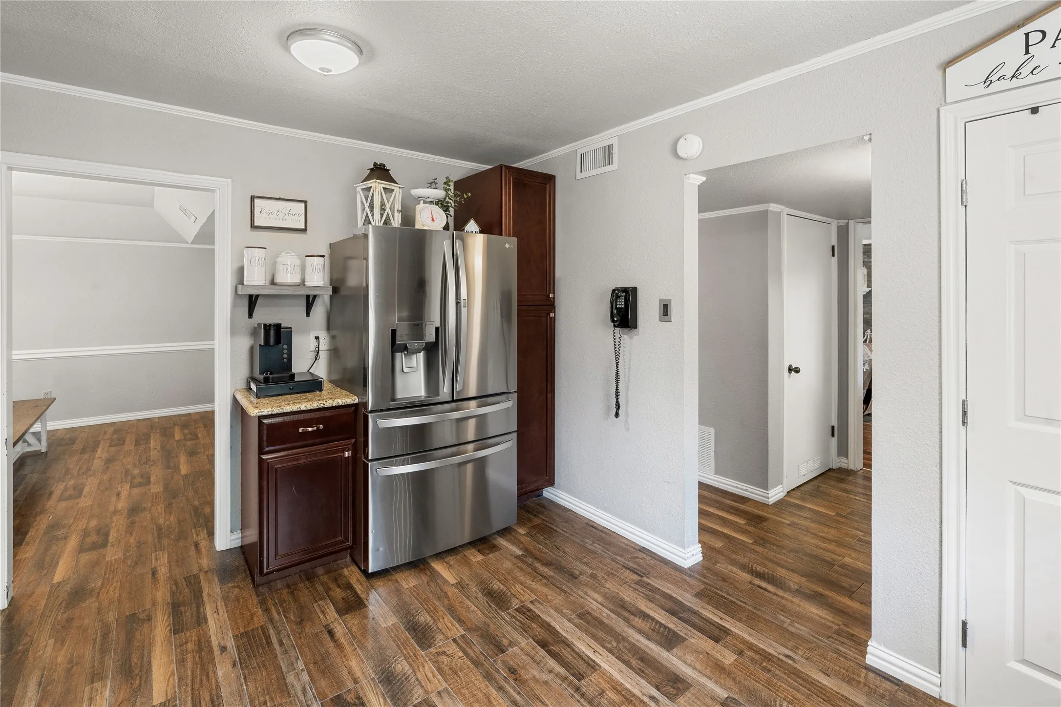Single Family Residence For Sale in Hopkins County , 1712 Gena Drive, Sulphur Springs, Texas 75482, 4 Bedroom, 3 Bathroom, 2 Garage spaces, 2,413 Sqft, built in 1982, mls#21219401, Real Estate Agent in Sulphur Springs, Homes For Sale in Hopkins county, Homes For Sale in Sulphur Springs, Realtor in Sulphur Springs Texas, Real Estate Brokerage Independent Realty Texas, Luminita Cordes Realtor